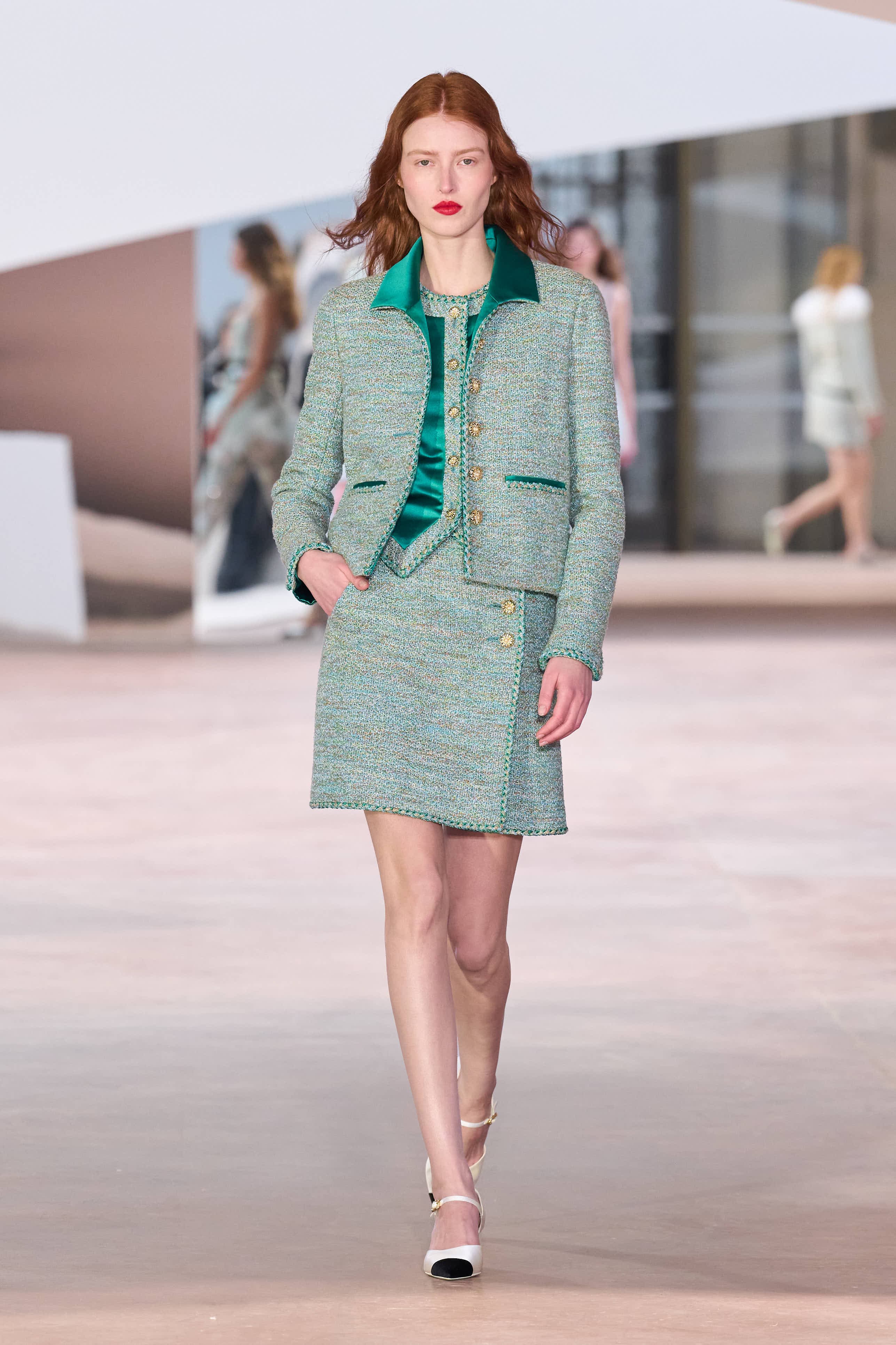 Сән мен салтанаттың 110 жылы: Chanel-дің көктемге арналған 2025 жылғы кутюр топтамасы