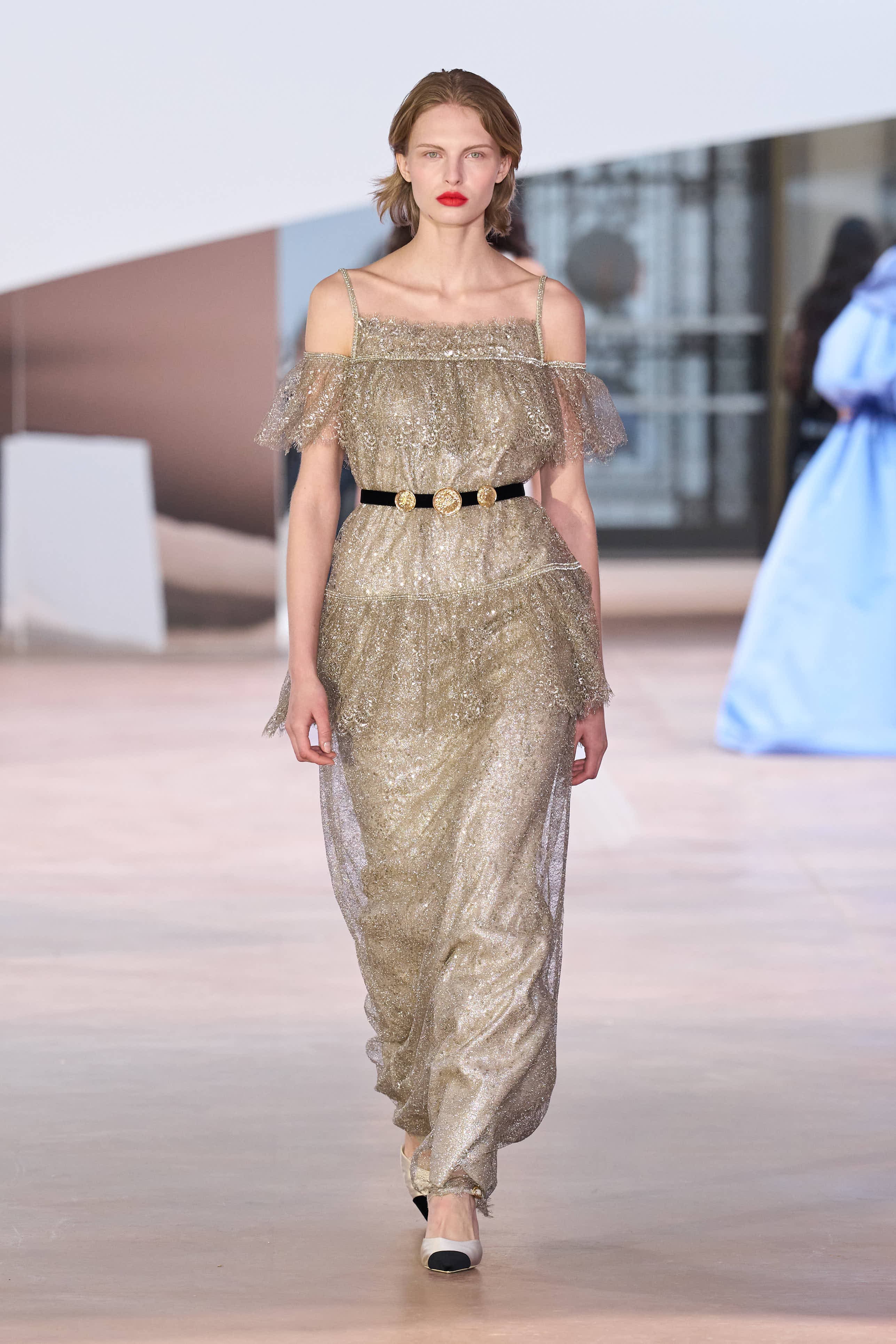 Сән мен салтанаттың 110 жылы: Chanel-дің көктемге арналған 2025 жылғы кутюр топтамасы