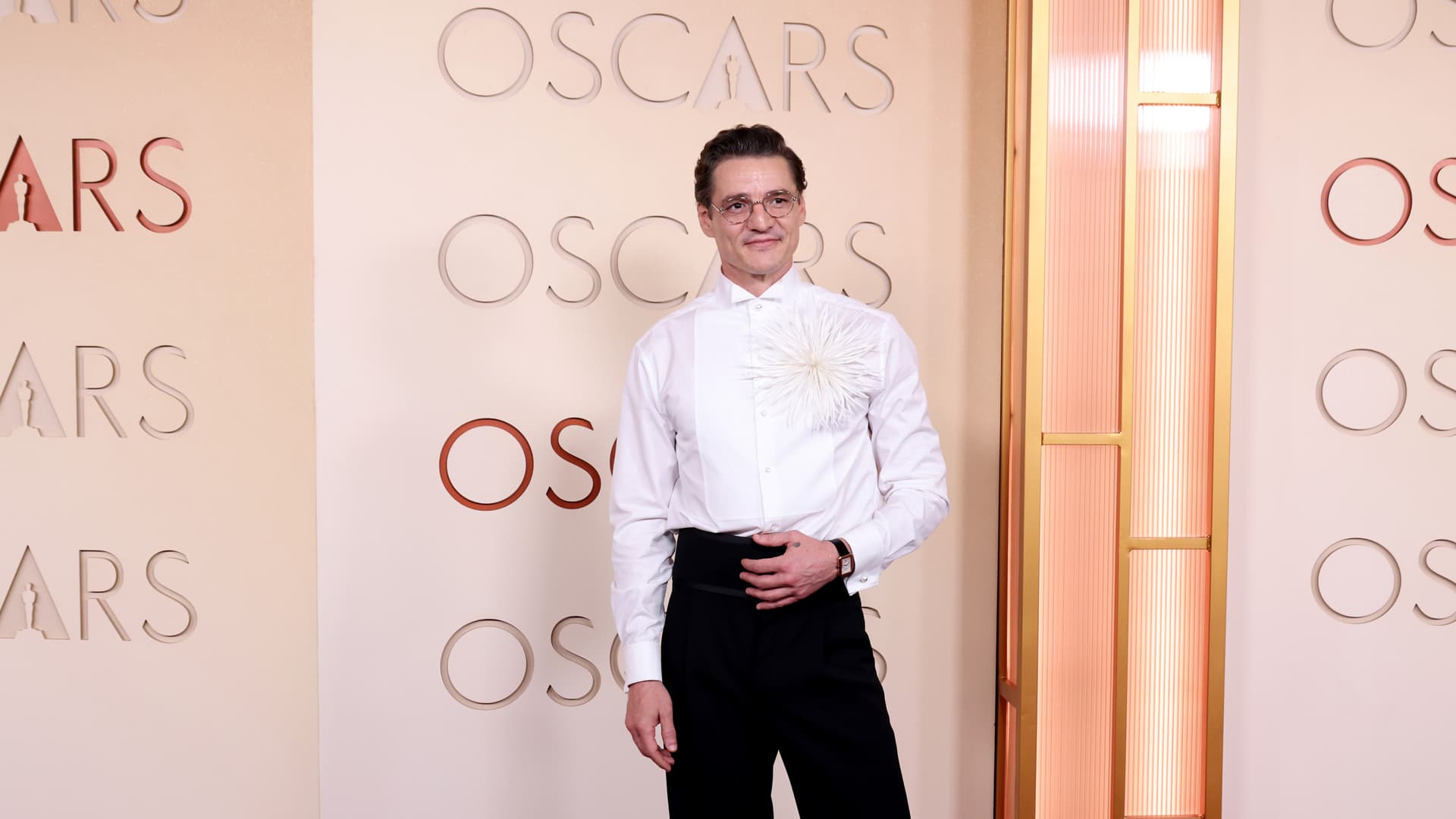 Педро Паскаль на 98-й церемонии вручения премии «Оскар», 15 марта 2026 года в Голливуде, Калифорния | Фотограф: Джон Ширера | Getty Images