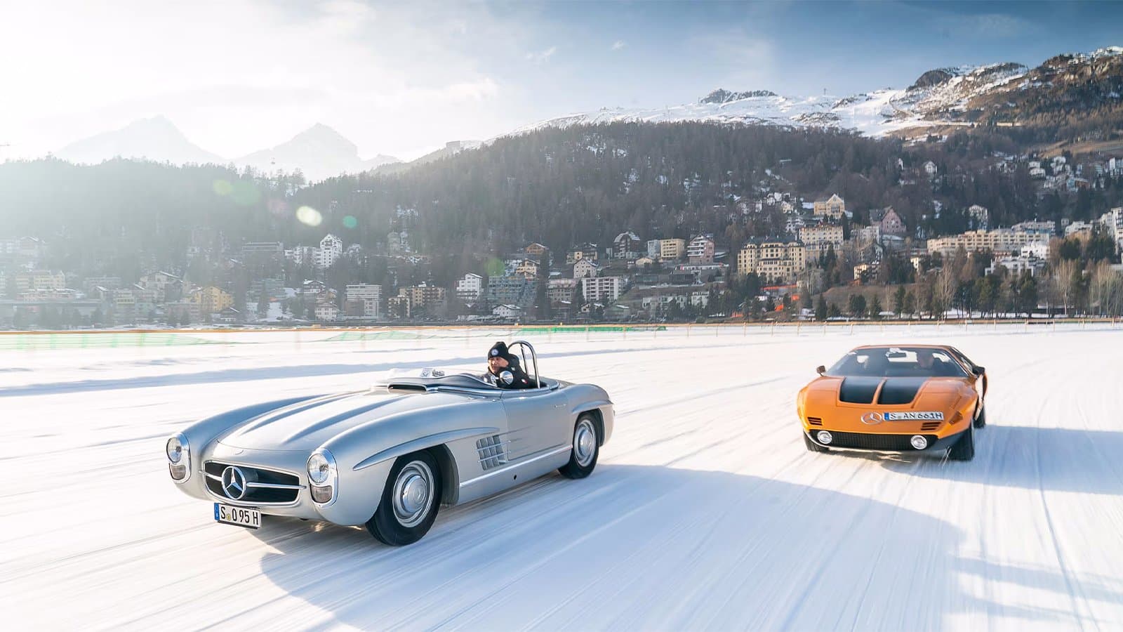 Mercedes-Benz C 111-II (оң жақта) және 1957 жылғы Mercedes-Benz SLS O'Shea (сол жақта) ICE St. Moritz. | Mercedes-Benz