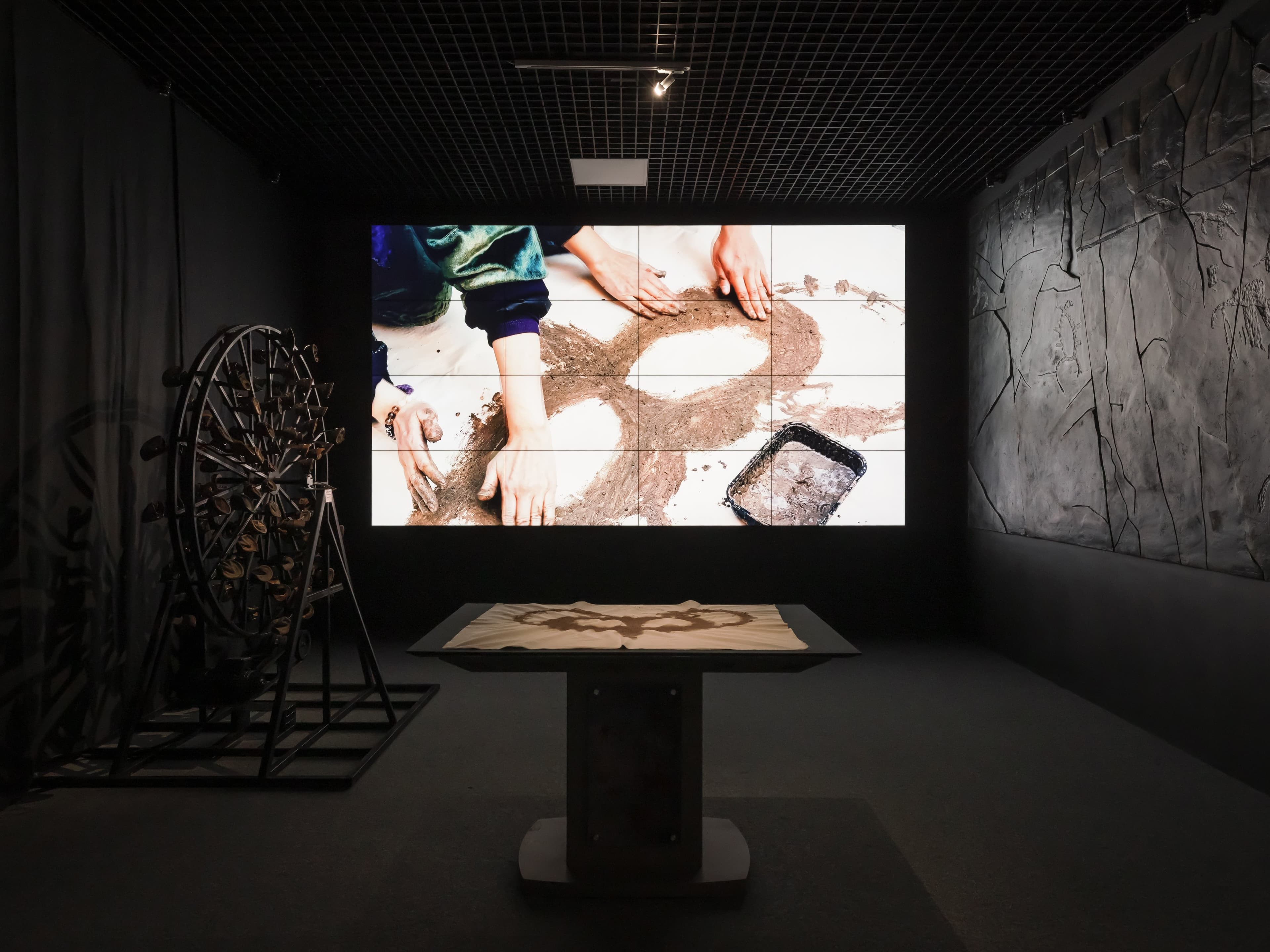 Выставка по мотивам 60-й Венецианской биеннале