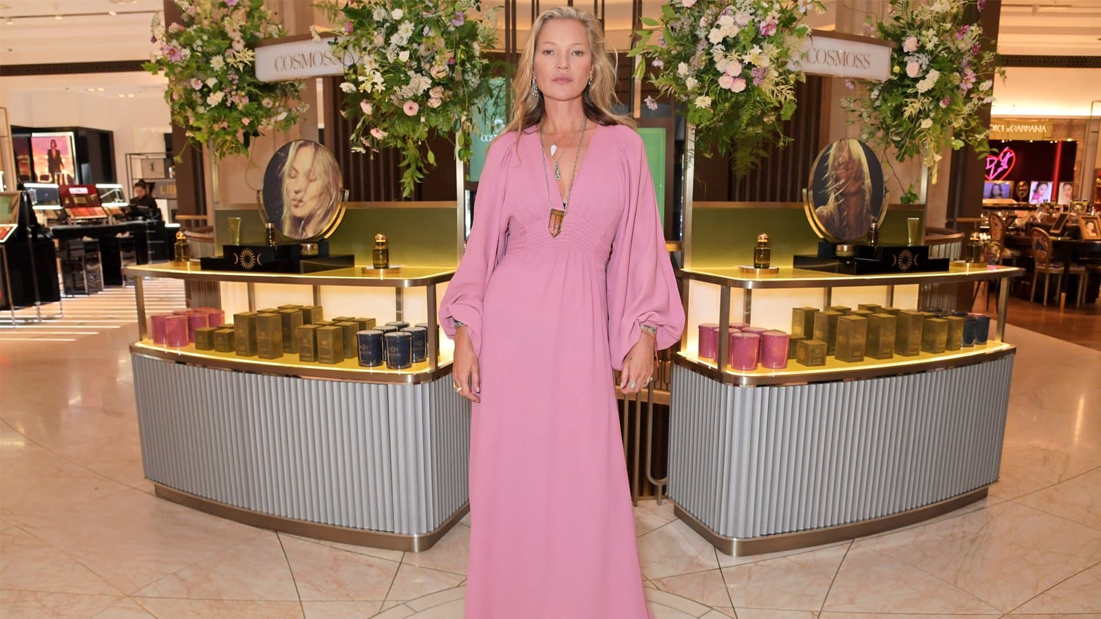 Бренд Cosmoss от Кейт Мосс эксклюзивно дебютирует в Harrods London | Getty Images