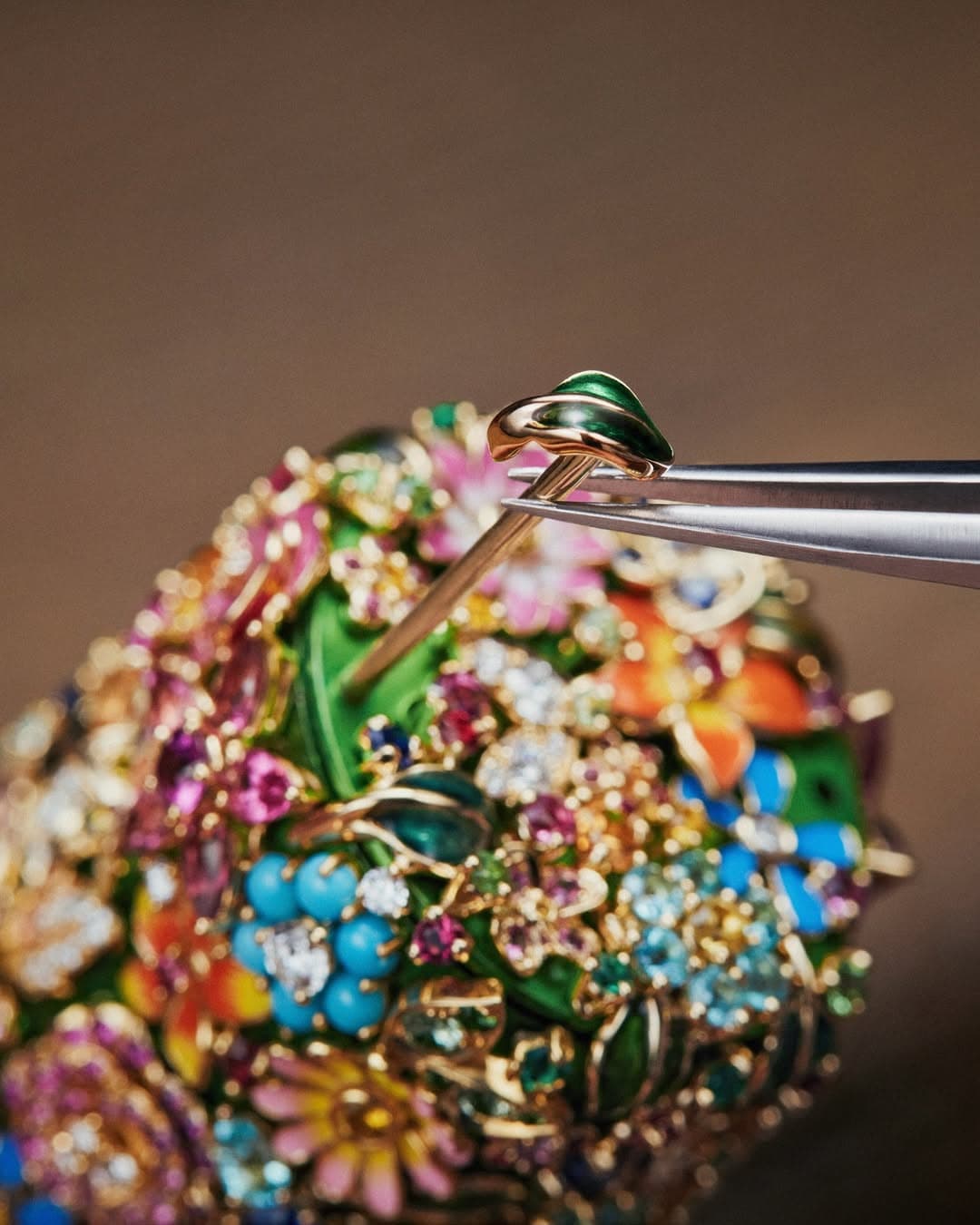 Dior-дың Rouge Premier жаңа далабы: мойынға тағатын әшекей