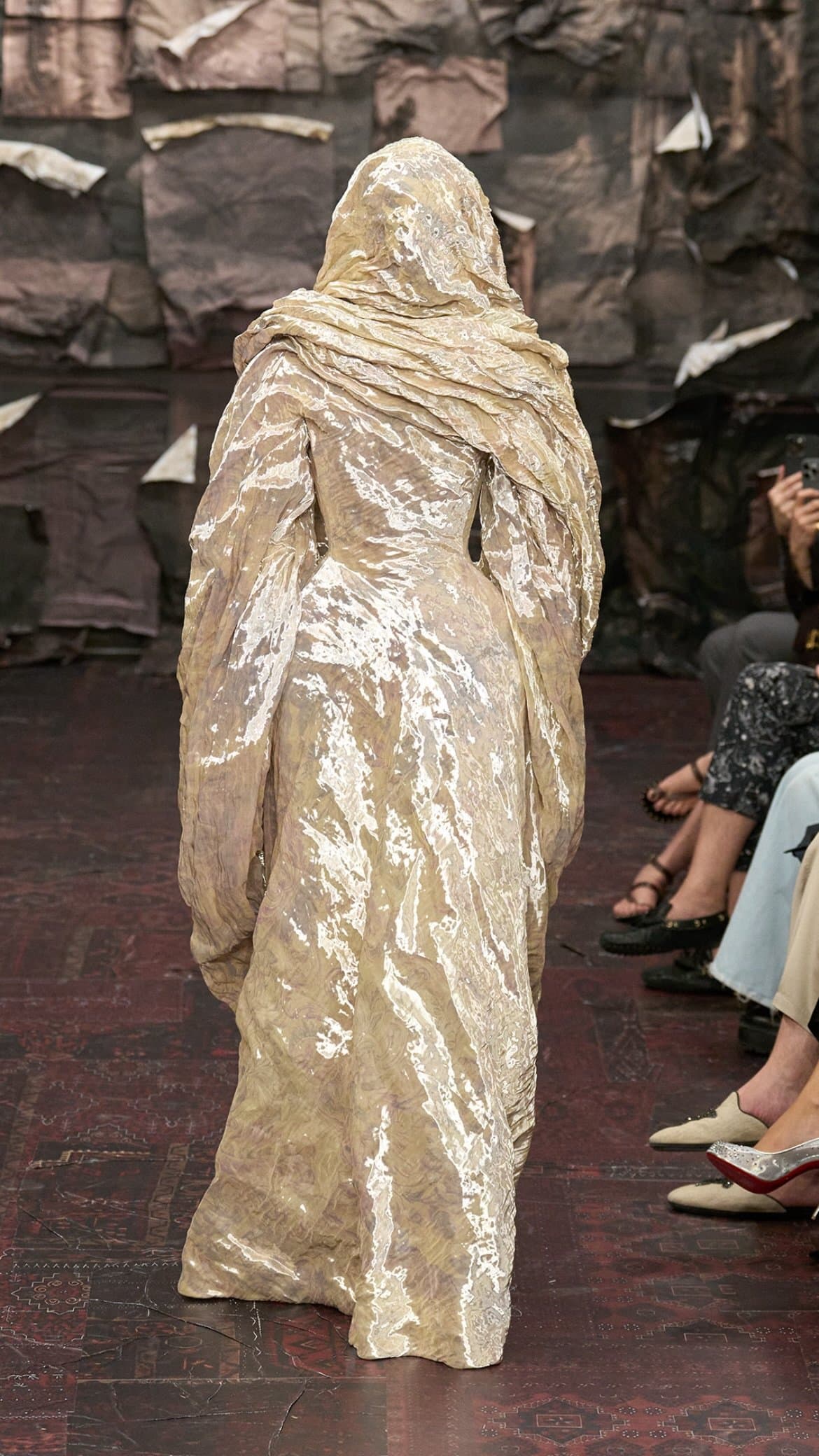 Распад и разложение: дебютная коллекция Гленна Мартенса для Maison Margiela
