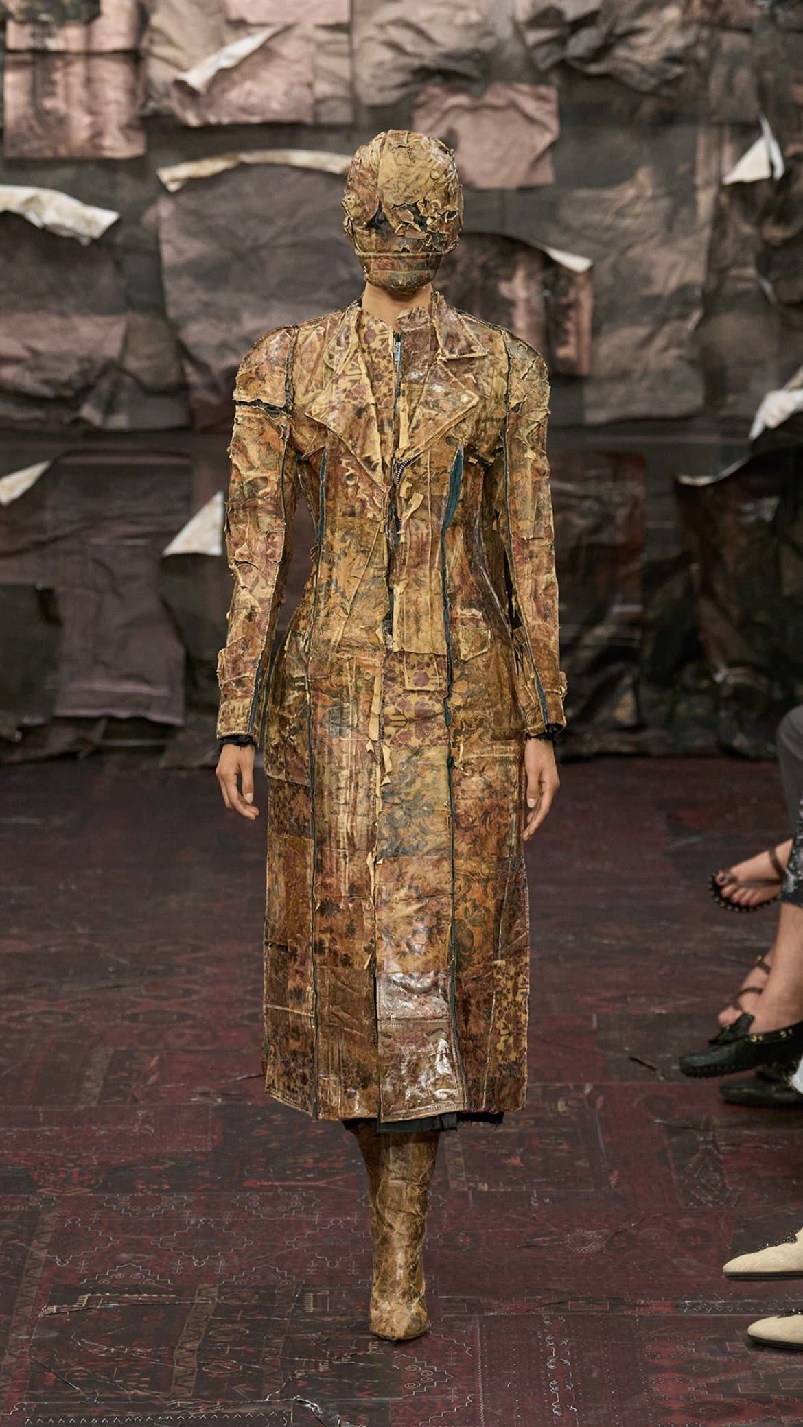 Распад и разложение: дебютная коллекция Гленна Мартенса для Maison Margiela