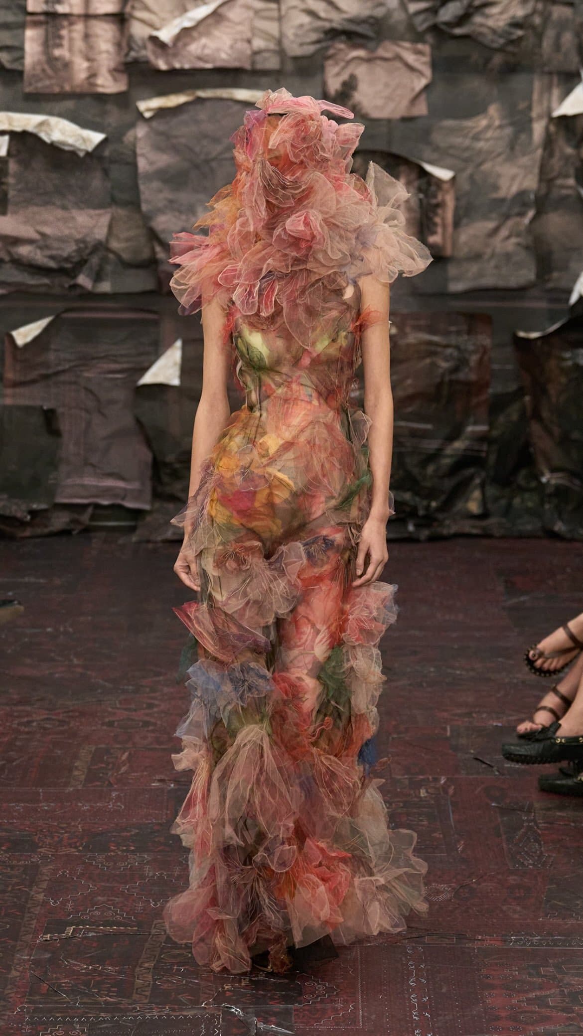 Распад и разложение: дебютная коллекция Гленна Мартенса для Maison Margiela
