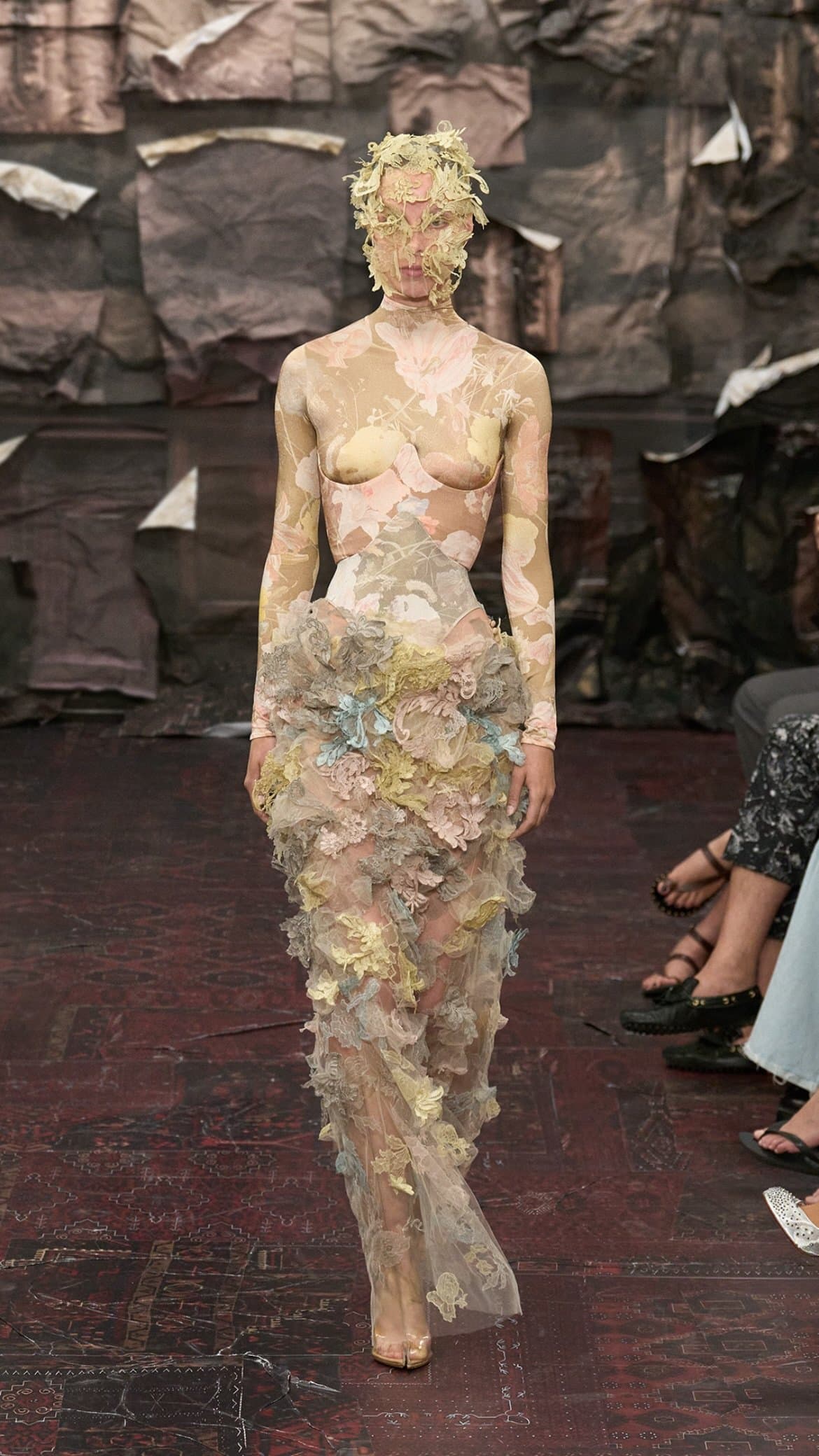 Распад и разложение: дебютная коллекция Гленна Мартенса для Maison Margiela