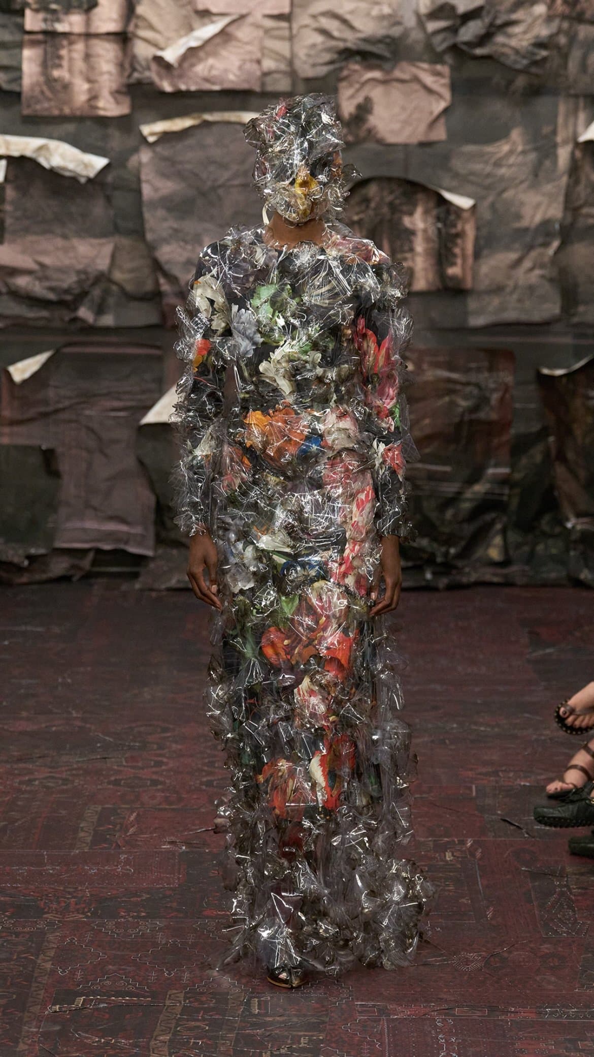 Распад и разложение: дебютная коллекция Гленна Мартенса для Maison Margiela