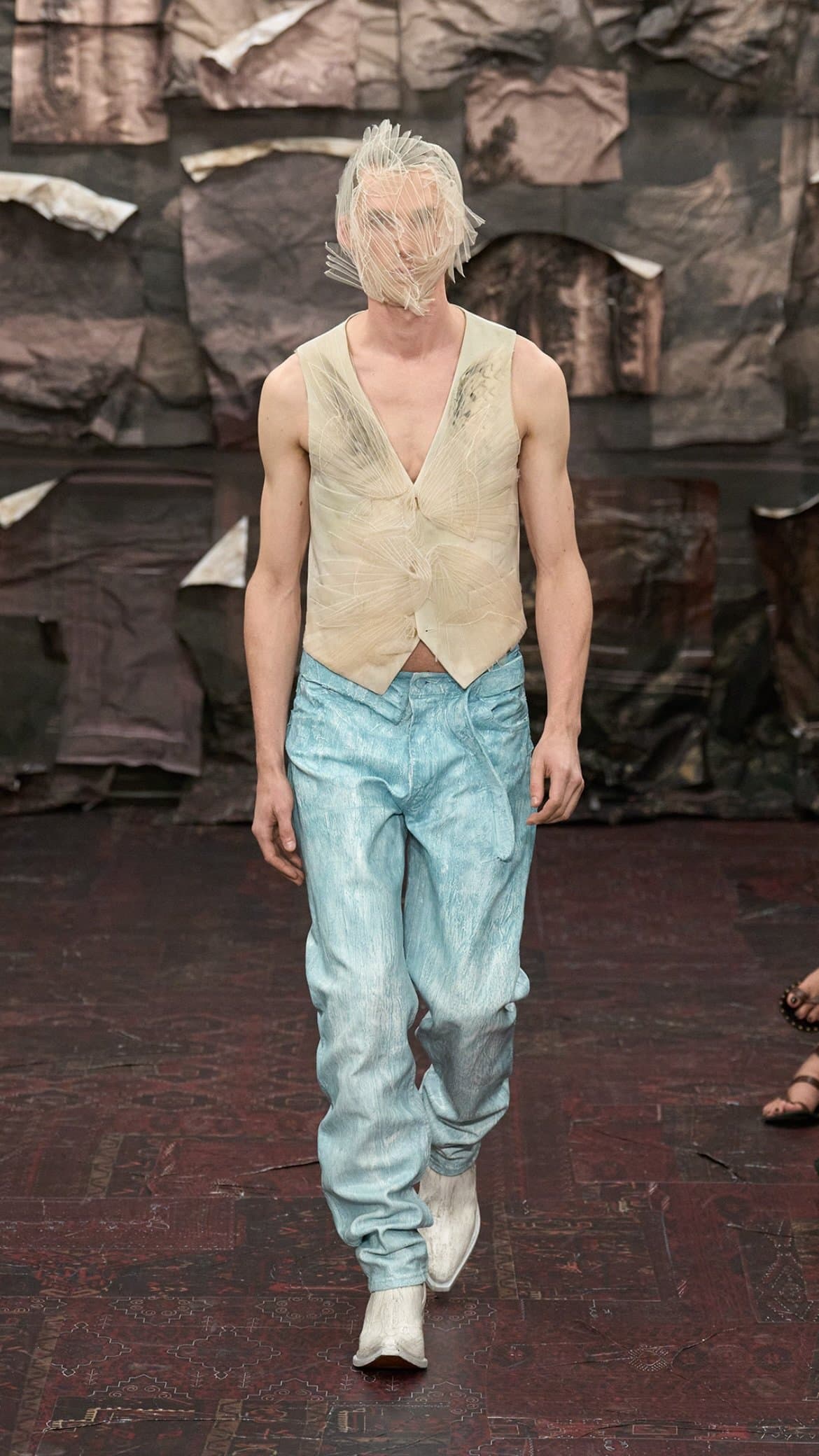 Распад и разложение: дебютная коллекция Гленна Мартенса для Maison Margiela