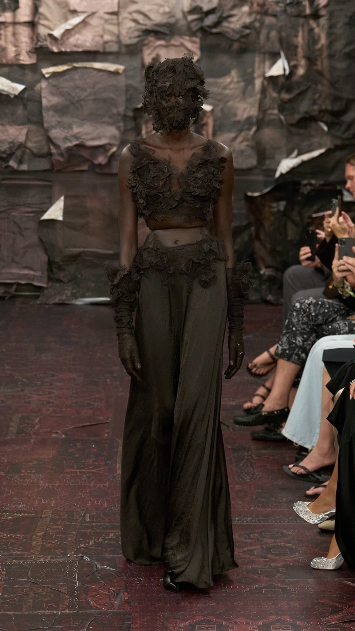 Распад и разложение: дебютная коллекция Гленна Мартенса для Maison Margiela