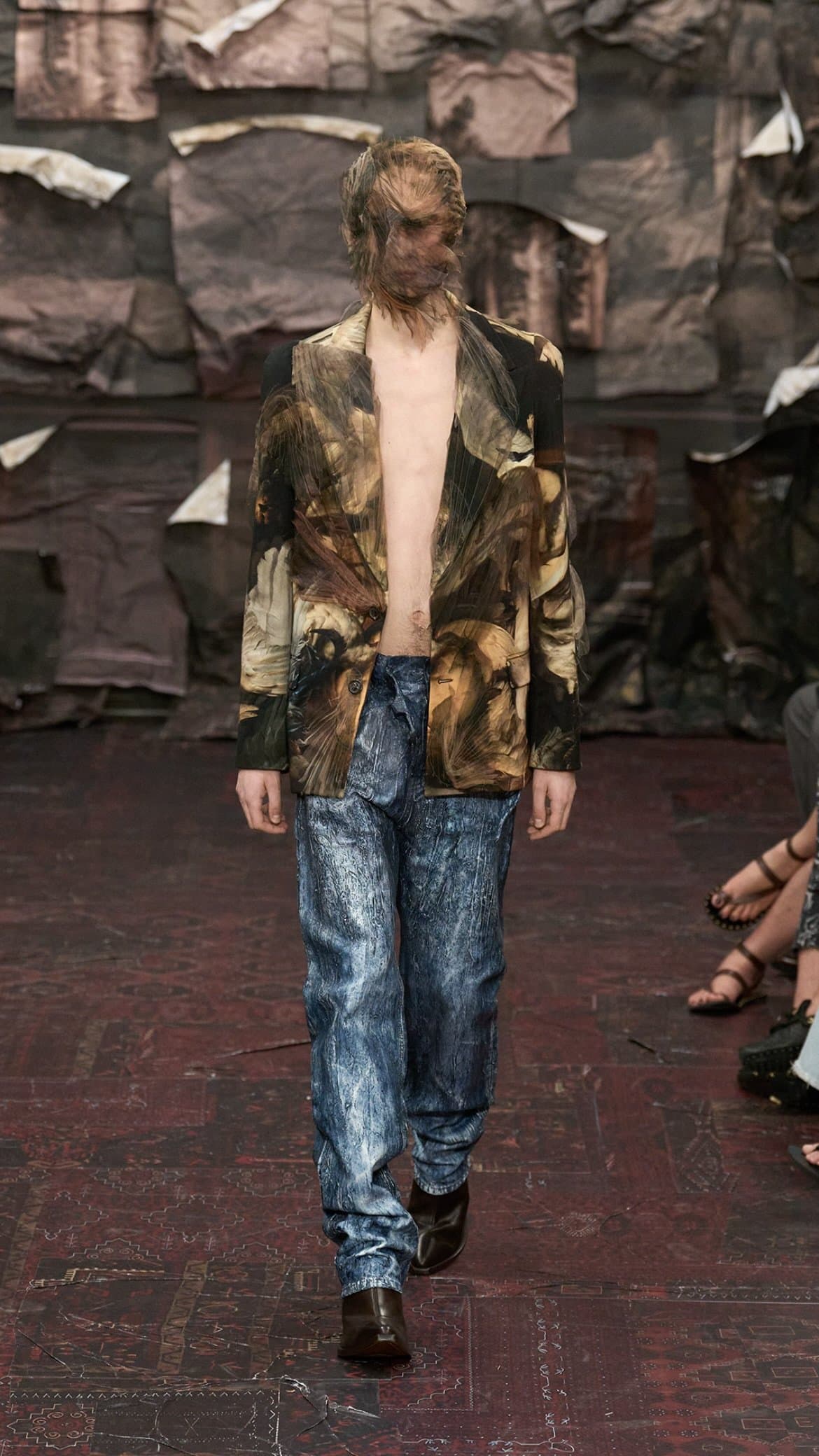 Распад и разложение: дебютная коллекция Гленна Мартенса для Maison Margiela