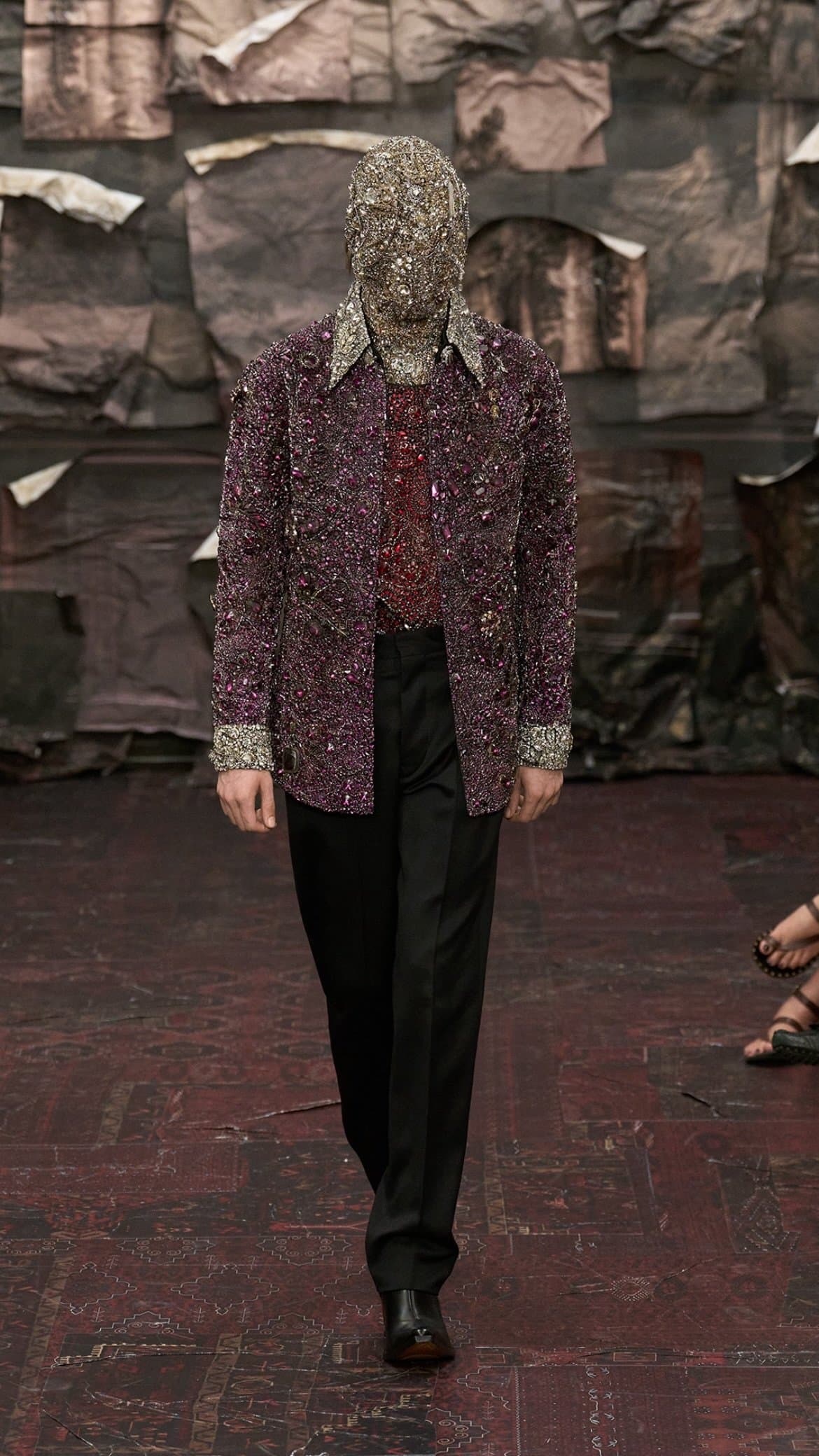 Распад и разложение: дебютная коллекция Гленна Мартенса для Maison Margiela