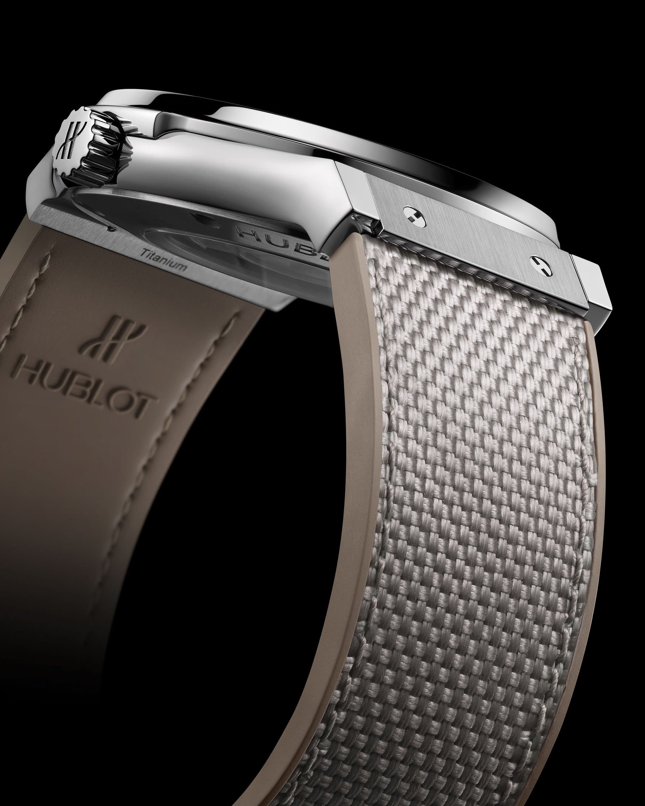 В Hublot представили лимитированную версию Classic Fusion Essential Taupe в новом оттенке