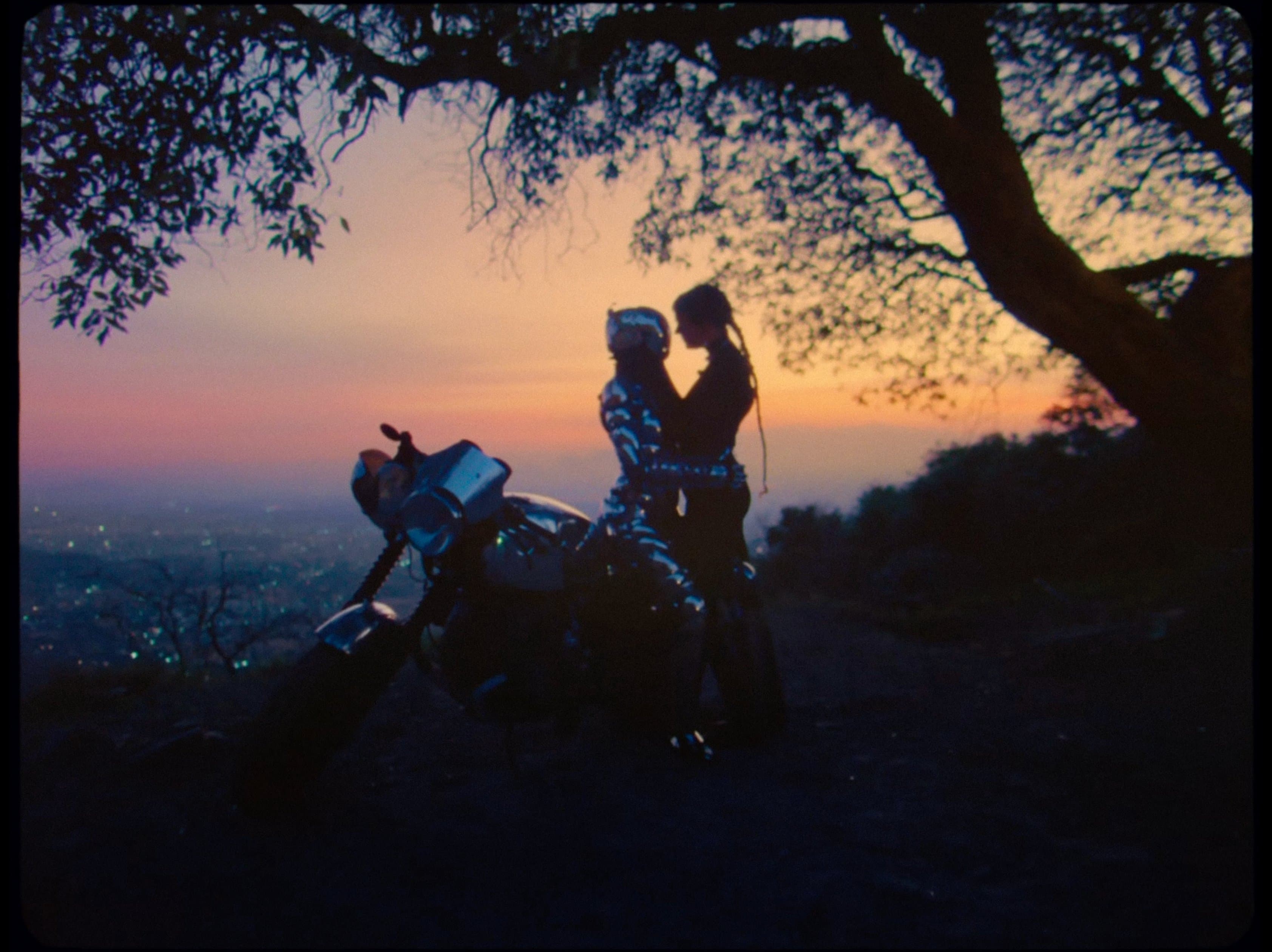 Tove Lo – No One Dies From Love клипінен