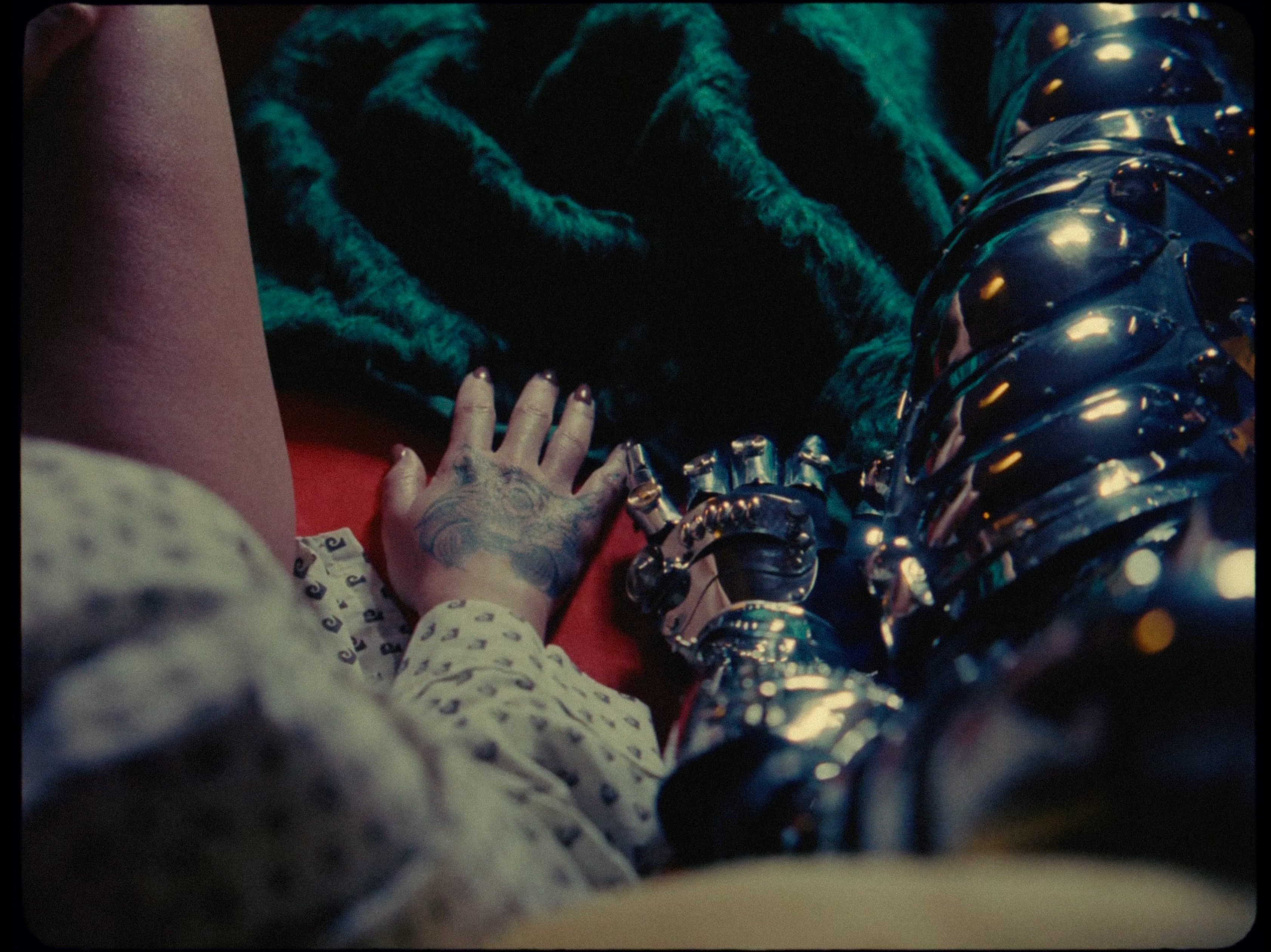 Tove Lo – No One Dies From Love клипінен