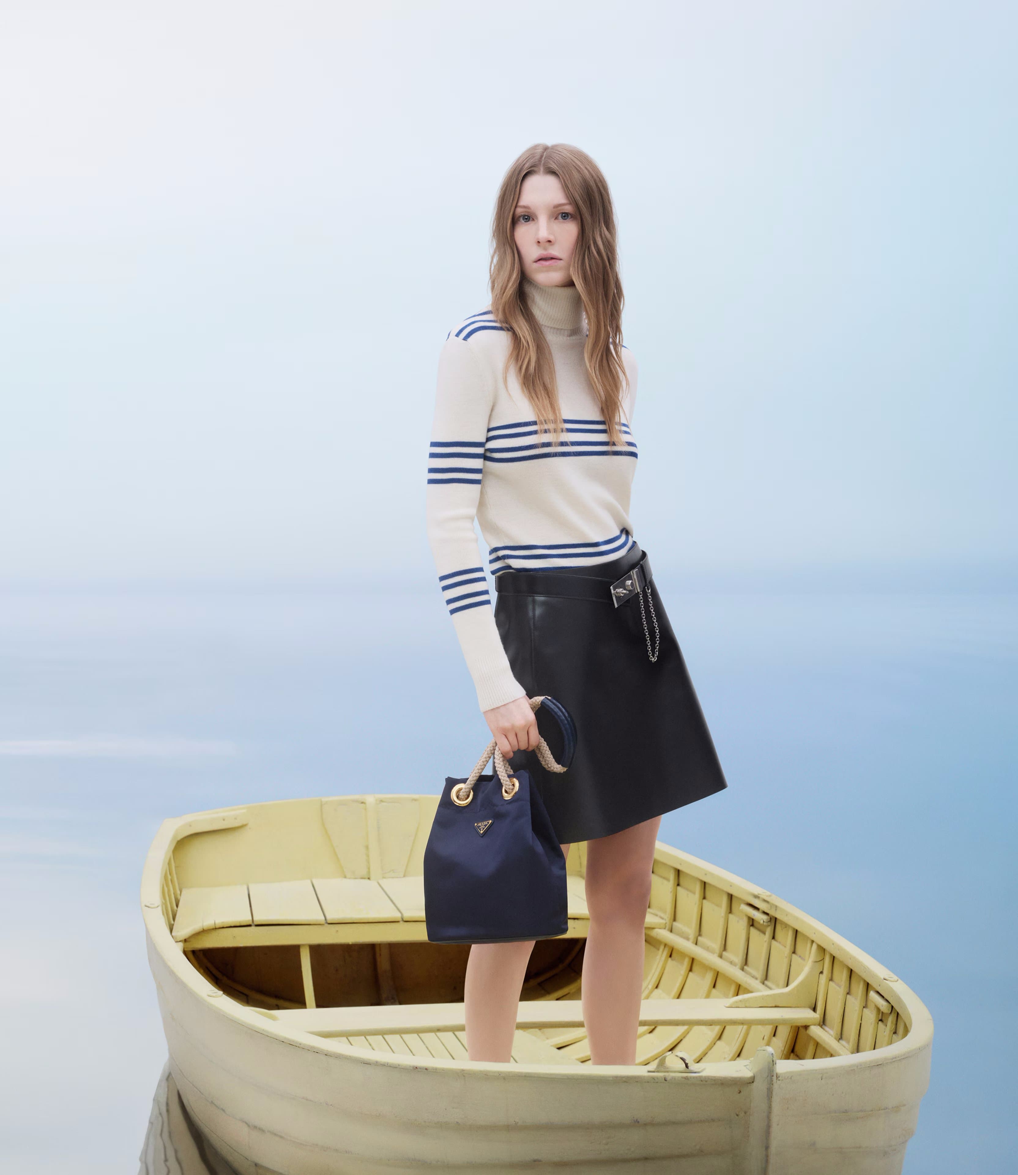 Prada на своей волне: кто взошел на борт летней кампании?