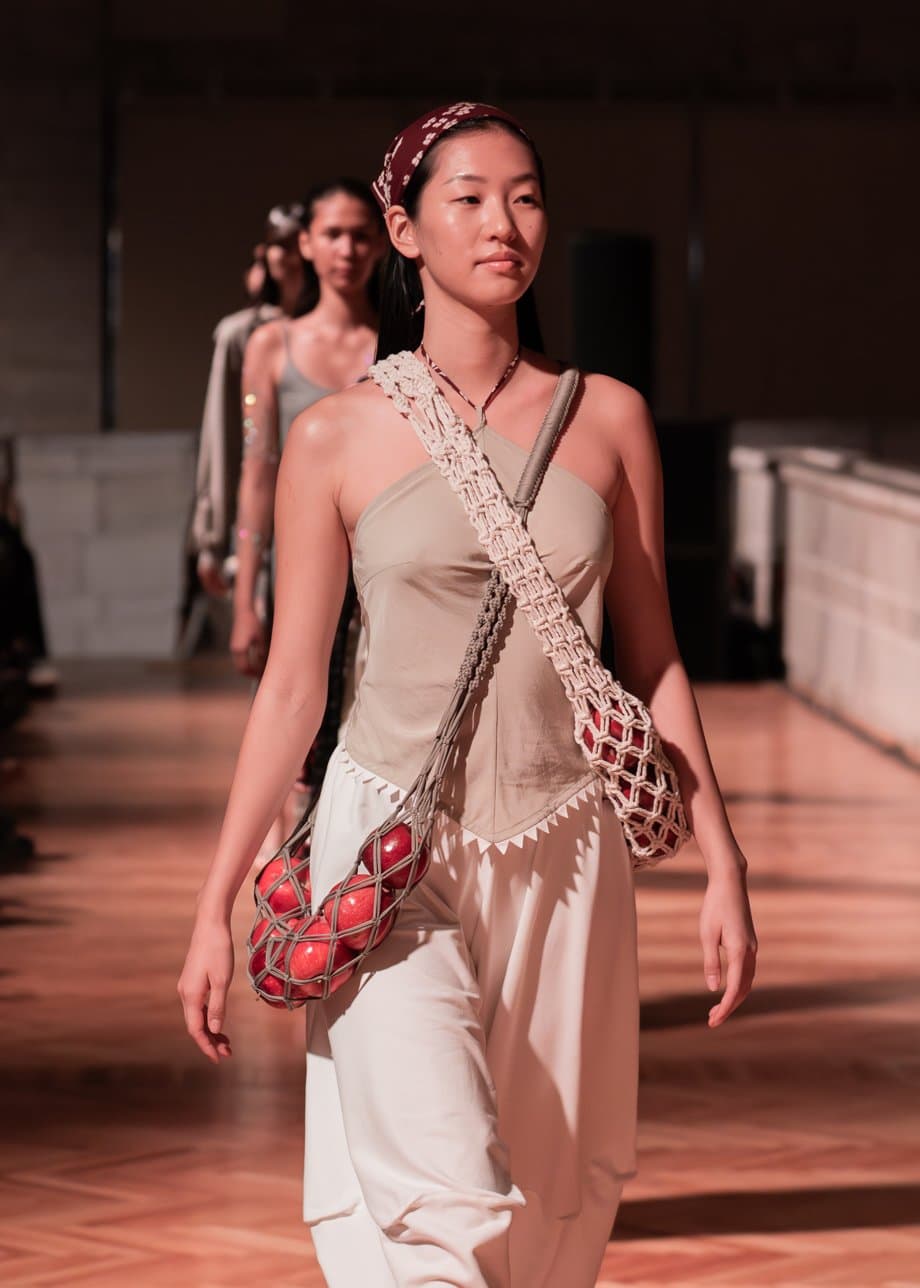 Богатый дастархан на J.KIM: как прошел показ коллекции весна-лето 2026 Quroq