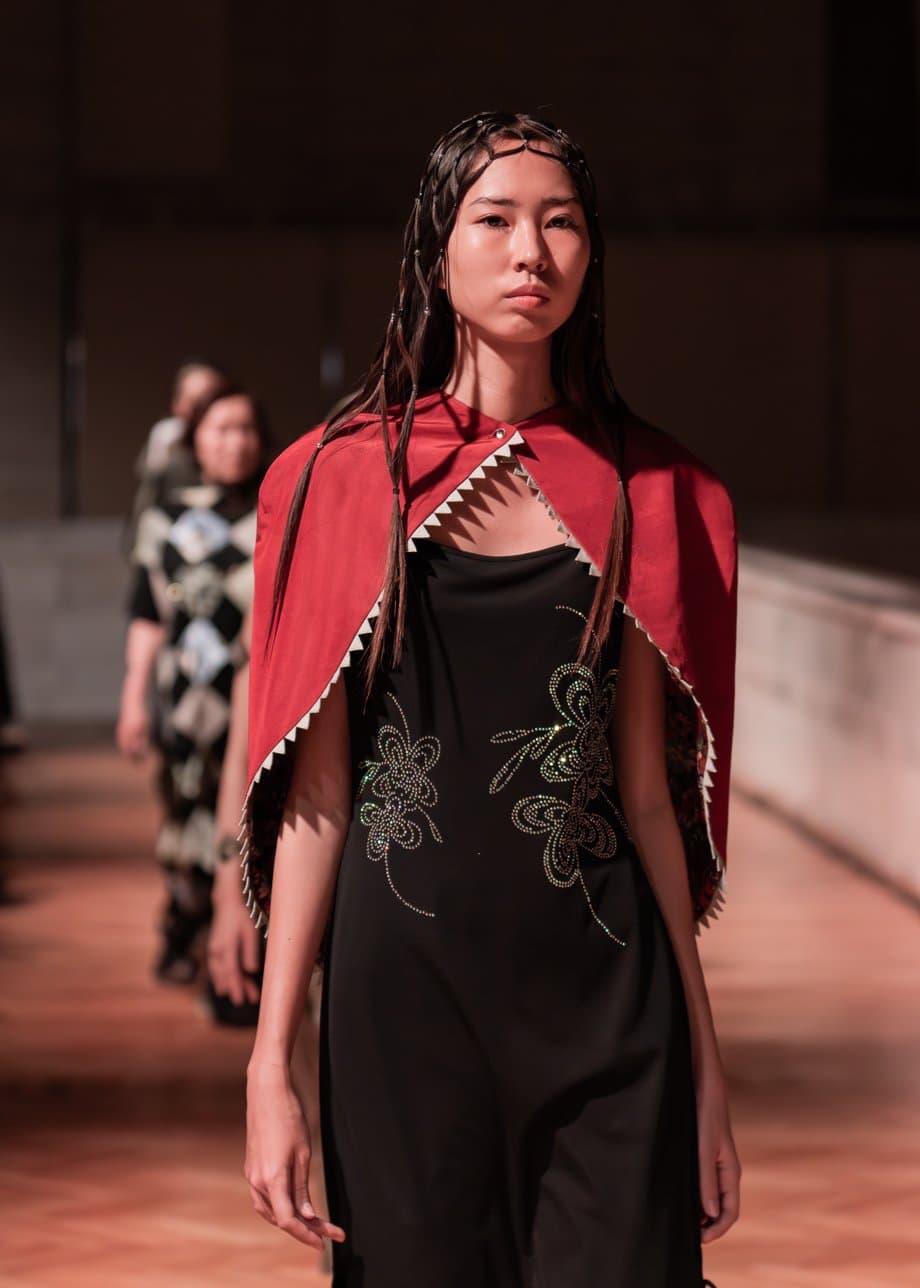 Богатый дастархан на J.KIM: как прошел показ коллекции весна-лето 2026 Quroq