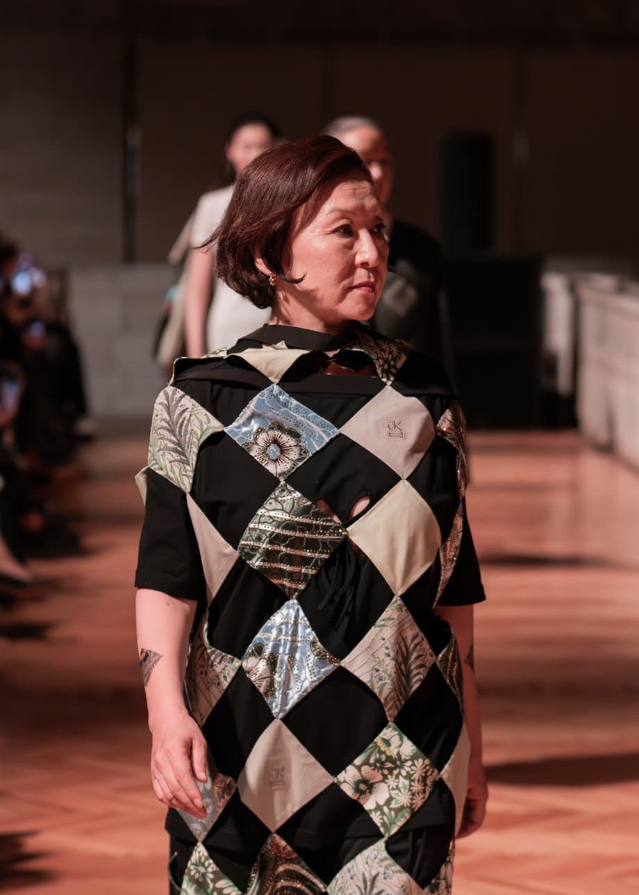 Богатый дастархан на J.KIM: как прошел показ коллекции весна-лето 2026 Quroq