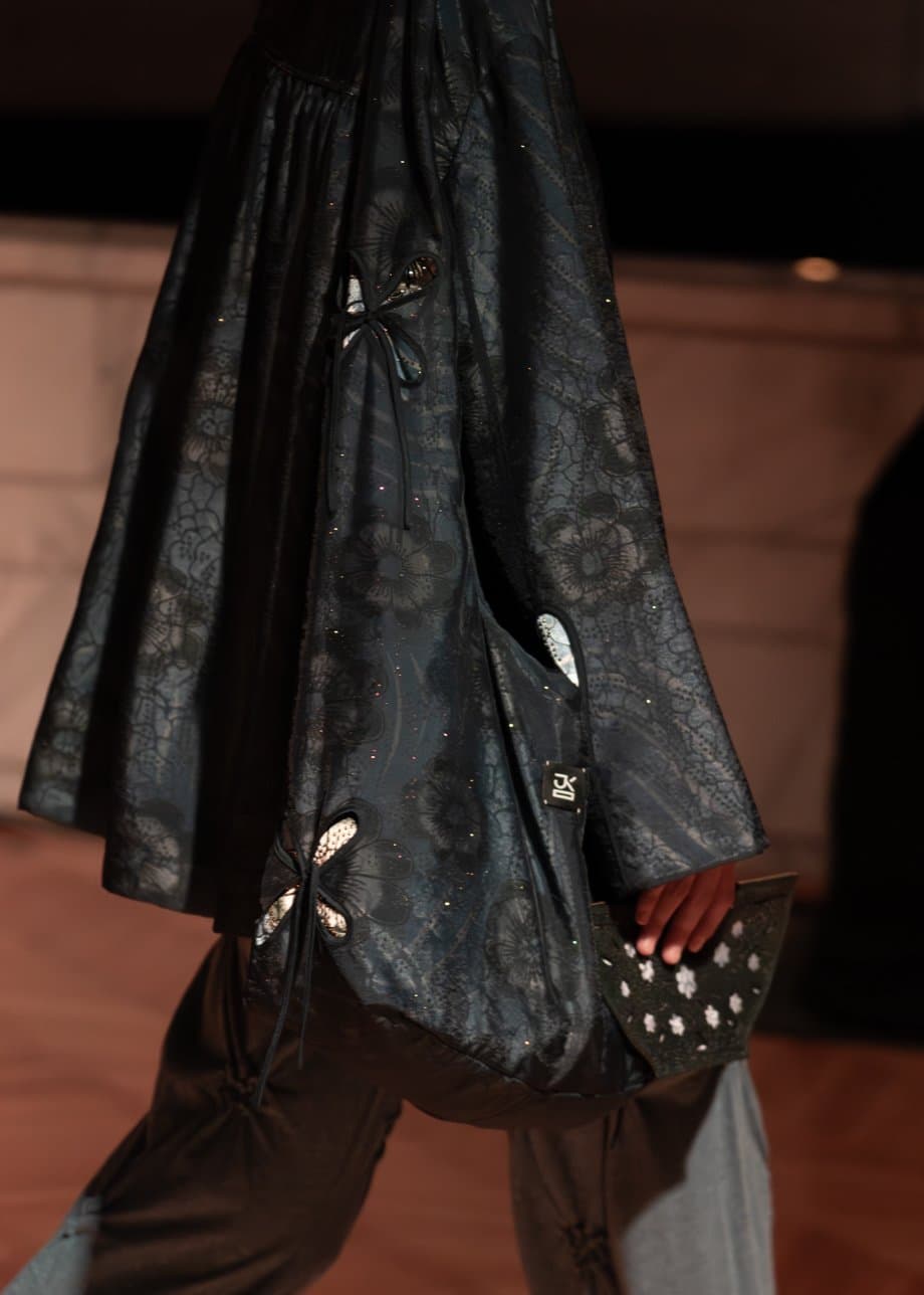 Богатый дастархан на J.KIM: как прошел показ коллекции весна-лето 2026 Quroq