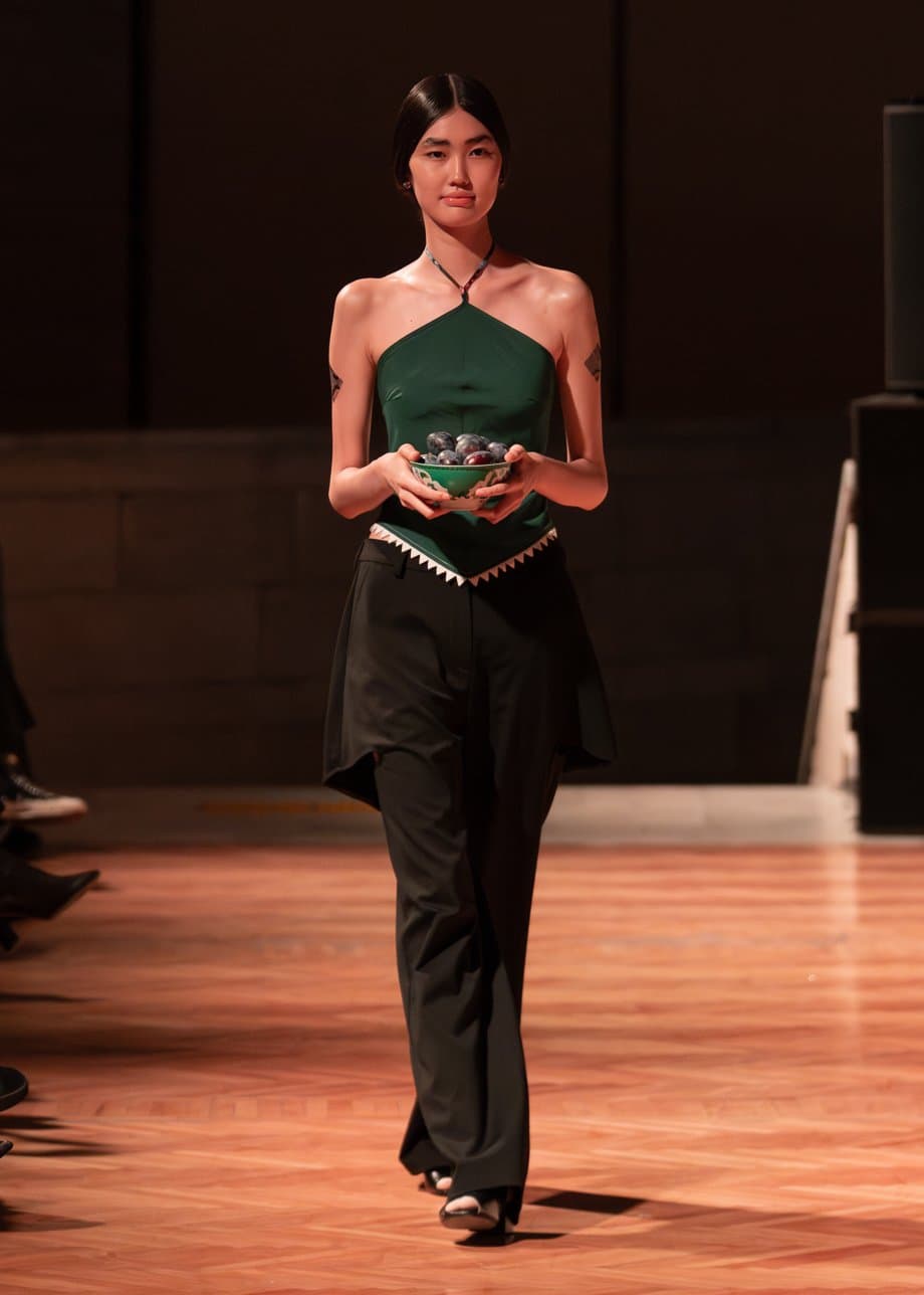 Богатый дастархан на J.KIM: как прошел показ коллекции весна-лето 2026 Quroq