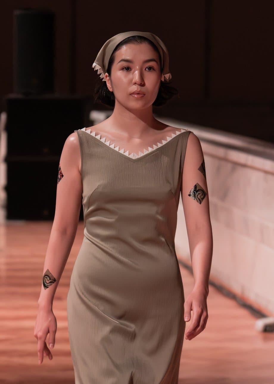 Богатый дастархан на J.KIM: как прошел показ коллекции весна-лето 2026 Quroq