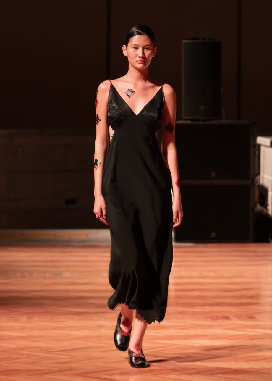 Богатый дастархан на J.KIM: как прошел показ коллекции весна-лето 2026 Quroq