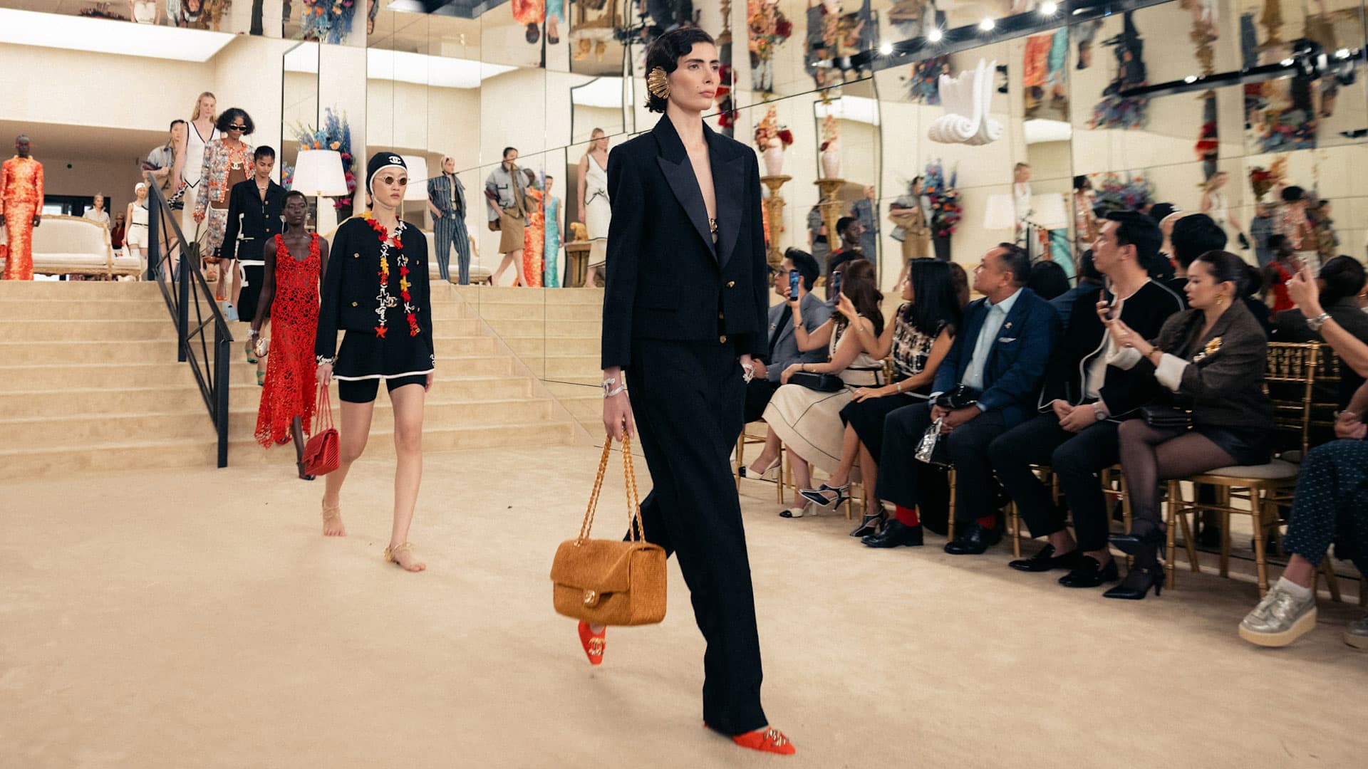 Показ Chanel | Spotlight