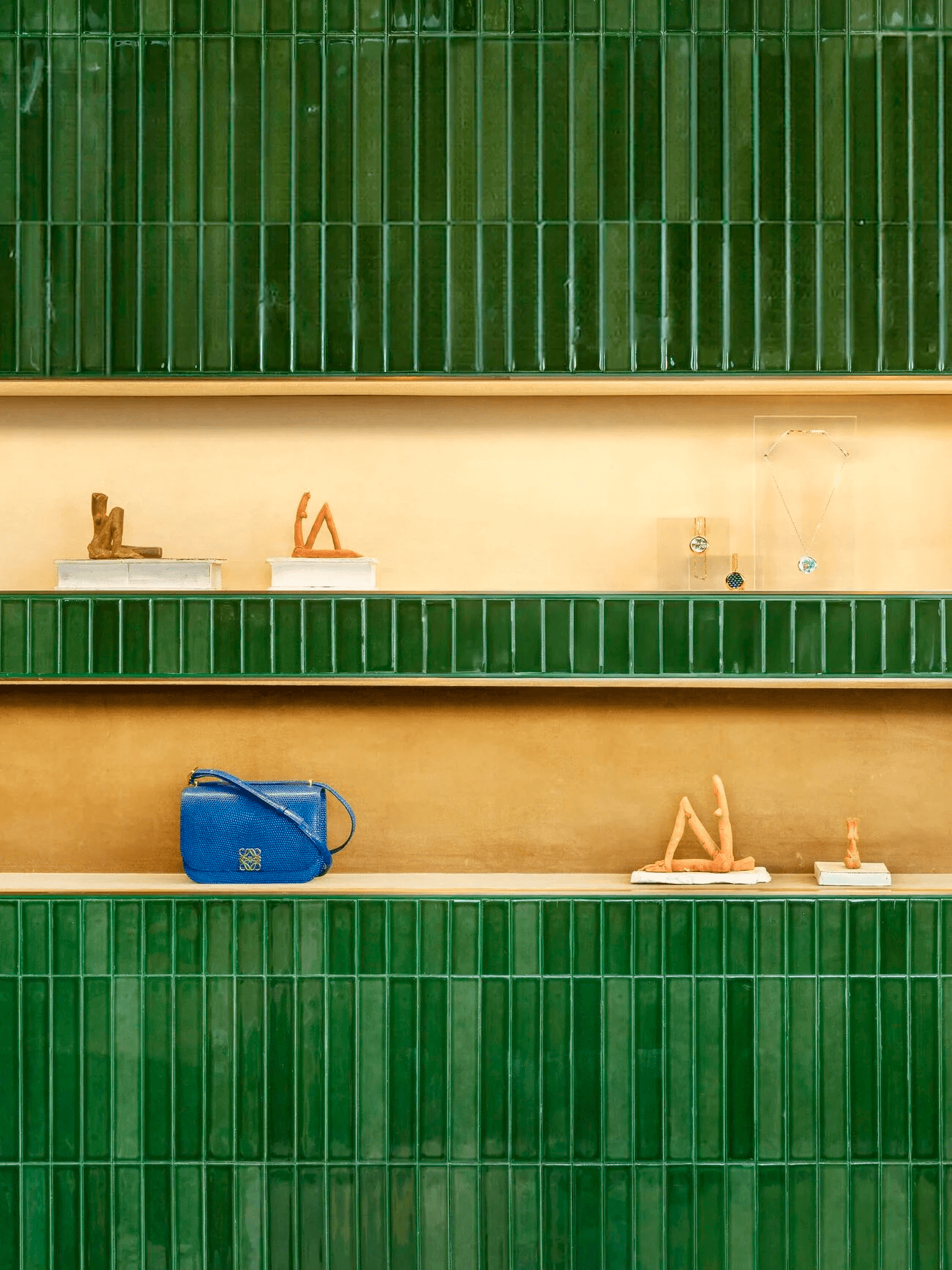 В Шанхае открылся крупнейший магазин Casa Loewe