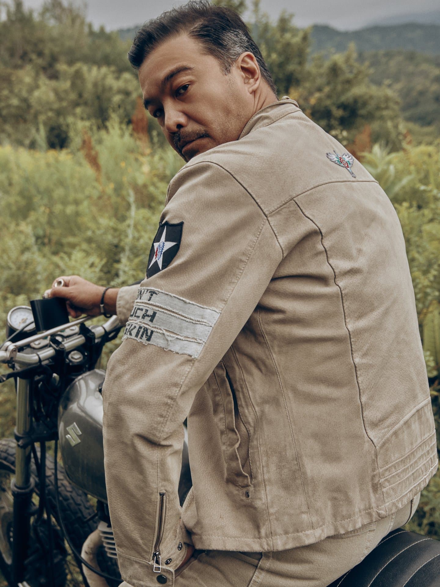 Окружающая жизнь – это хаос: интервью с Азизом Бейшеналиевым