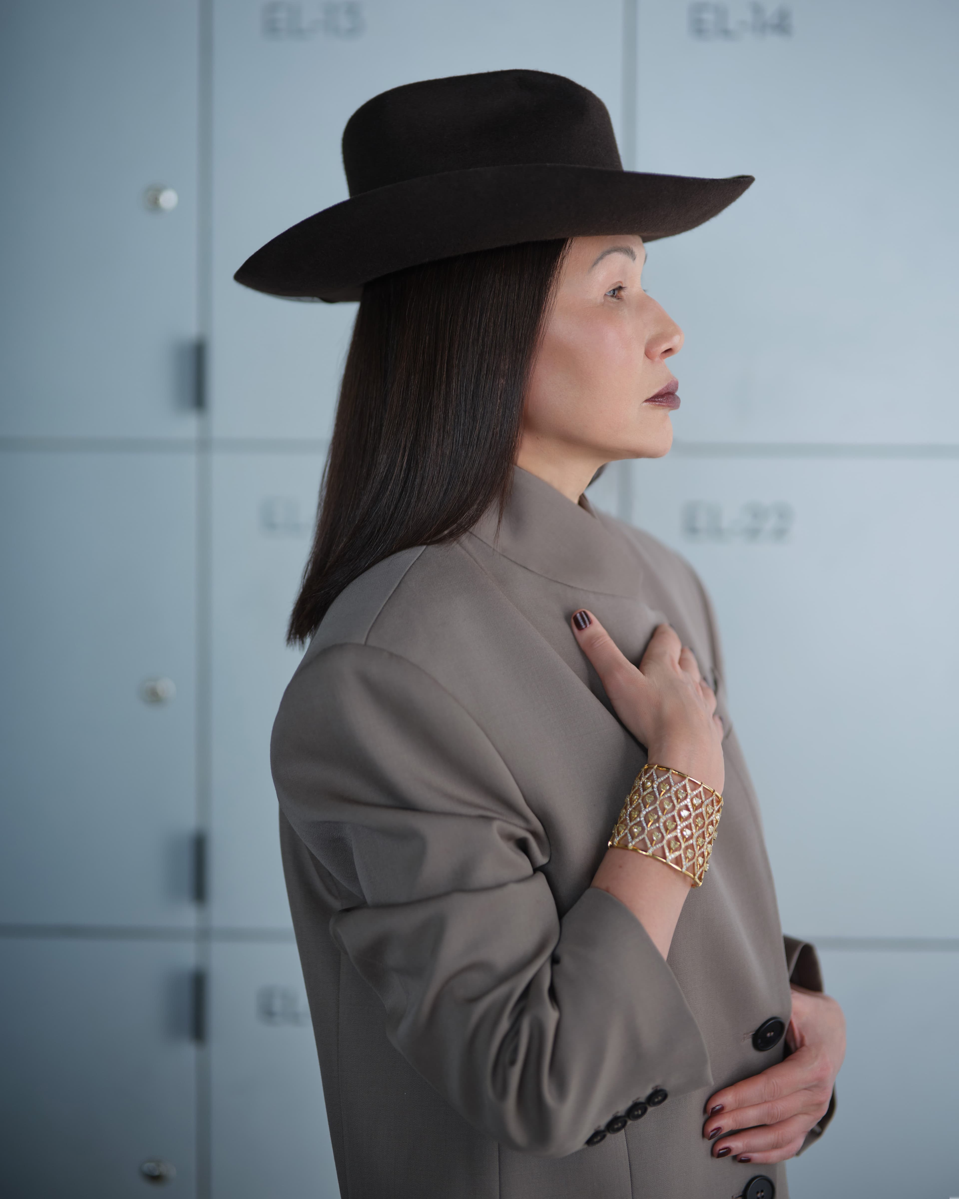 Жакет The Attico
Шляпа The Frankie Shop
Браслет Chopard High Jewellery