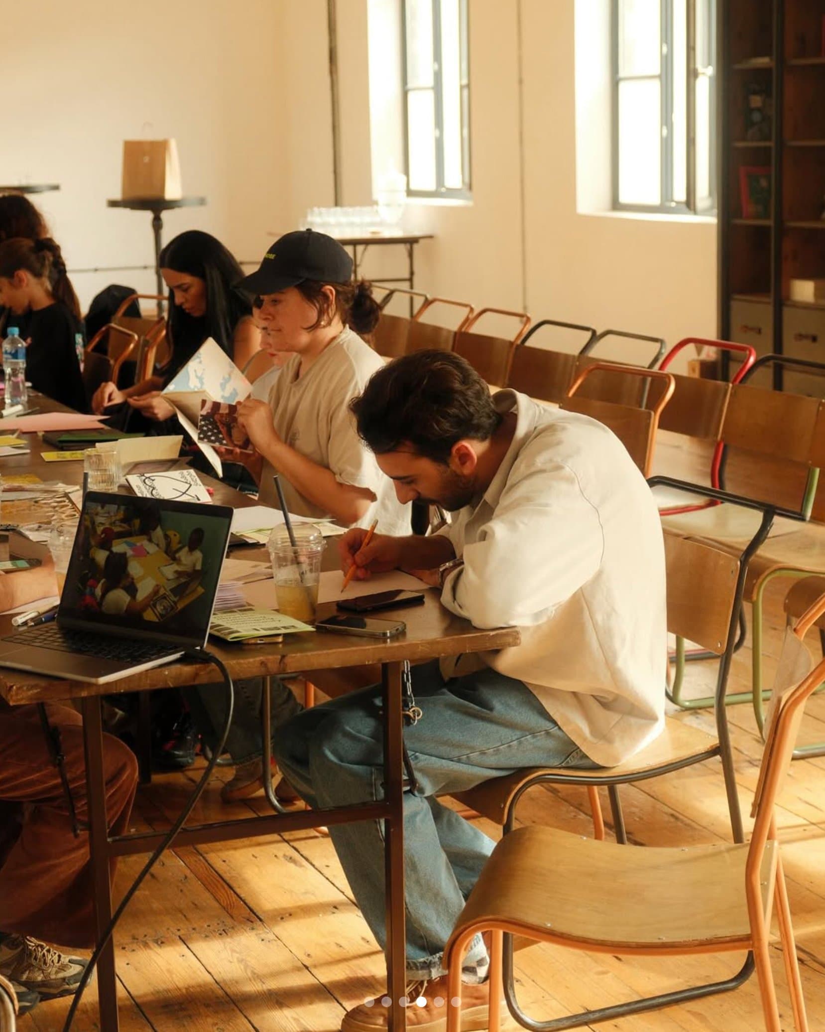 Цифрлық көшпенділер қайдан жұмыс істейді? Ең үздік коворкингтер мен коливингтер