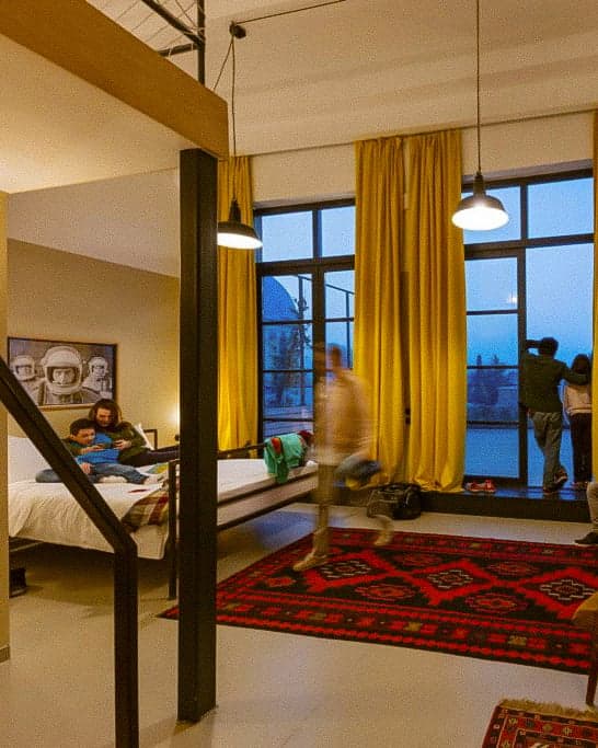 Цифрлық көшпенділер қайдан жұмыс істейді? Ең үздік коворкингтер мен коливингтер