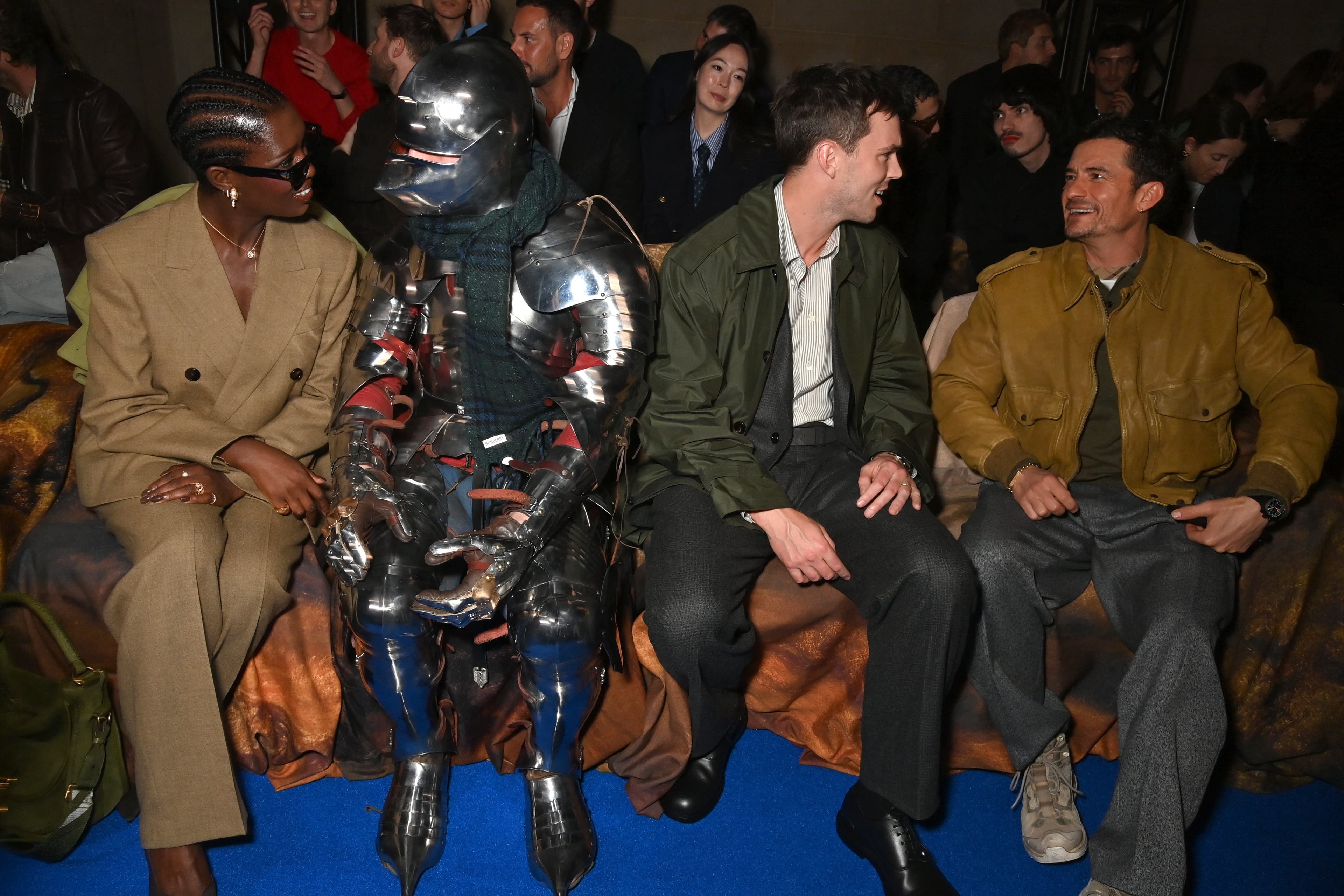 Джоди Тернер-Смит, Николас Холт және Орландо Блум Burberry Winter 2025 көрсетілімінде | Getty Images