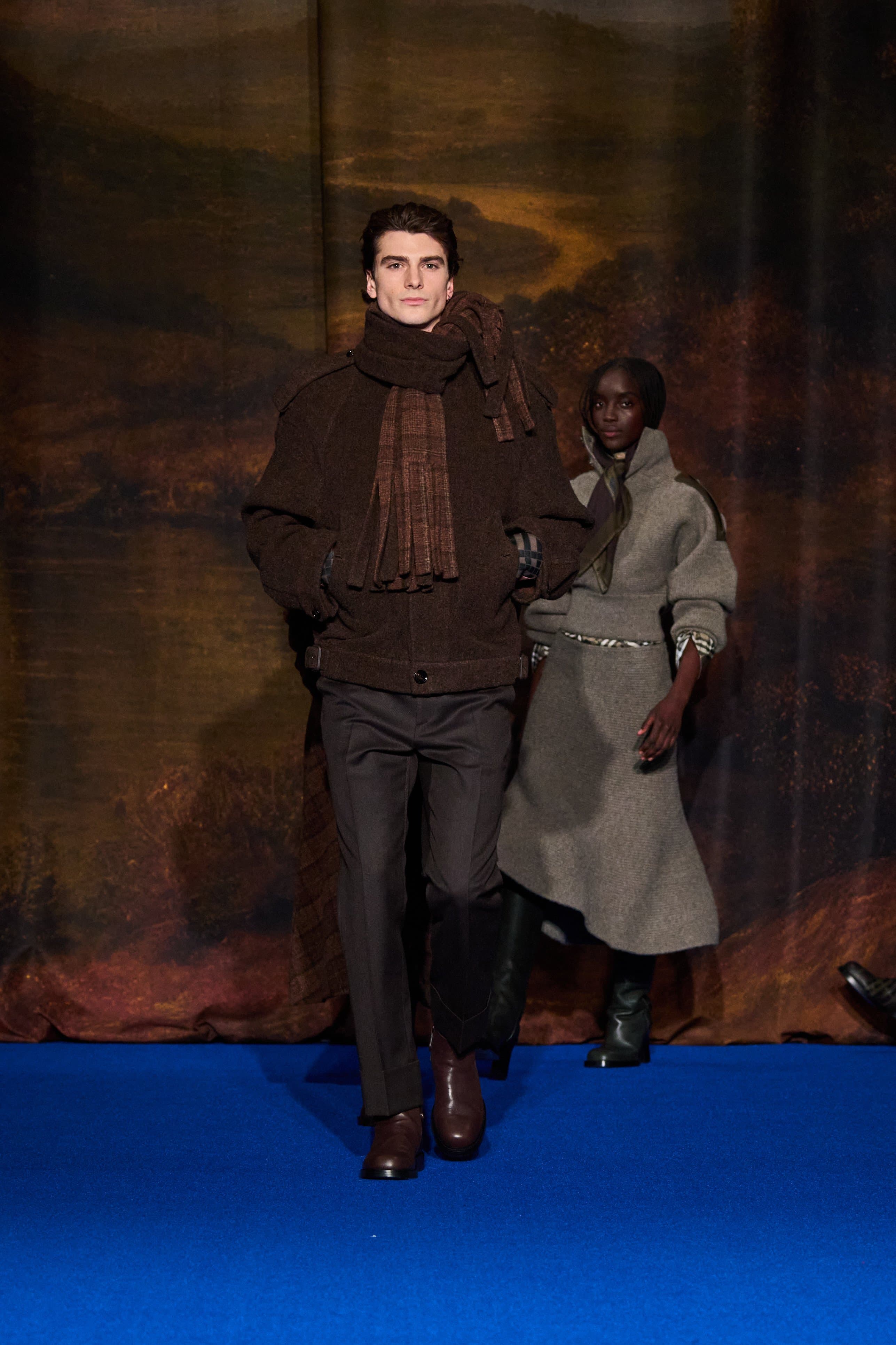 Жалтылдаған сауыт киген рыцарь: Burberry ұсынған 2025-тің күз-қыс коллекциясы