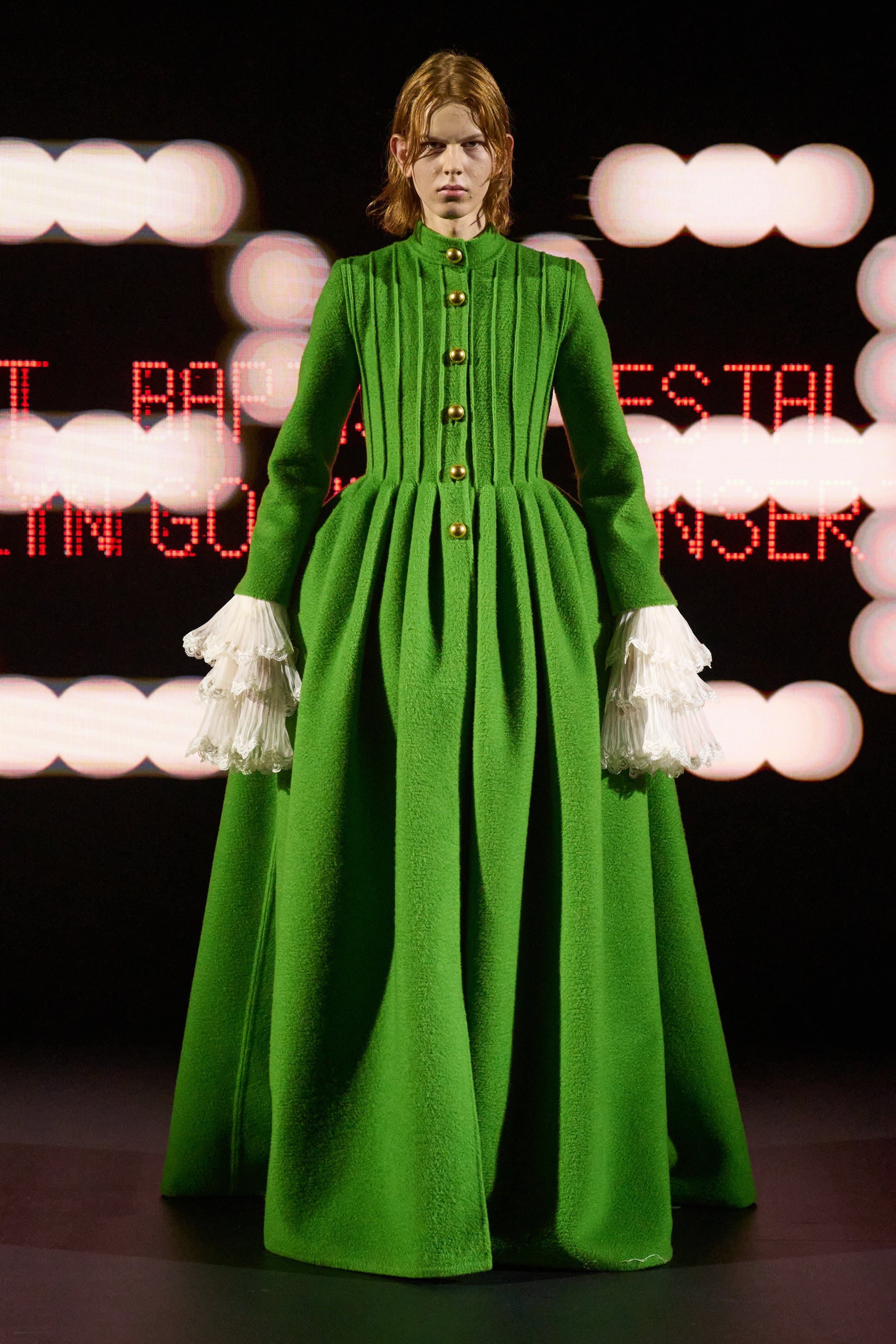 Париждегі жоғары сән апталығының үшінші күніне шолу