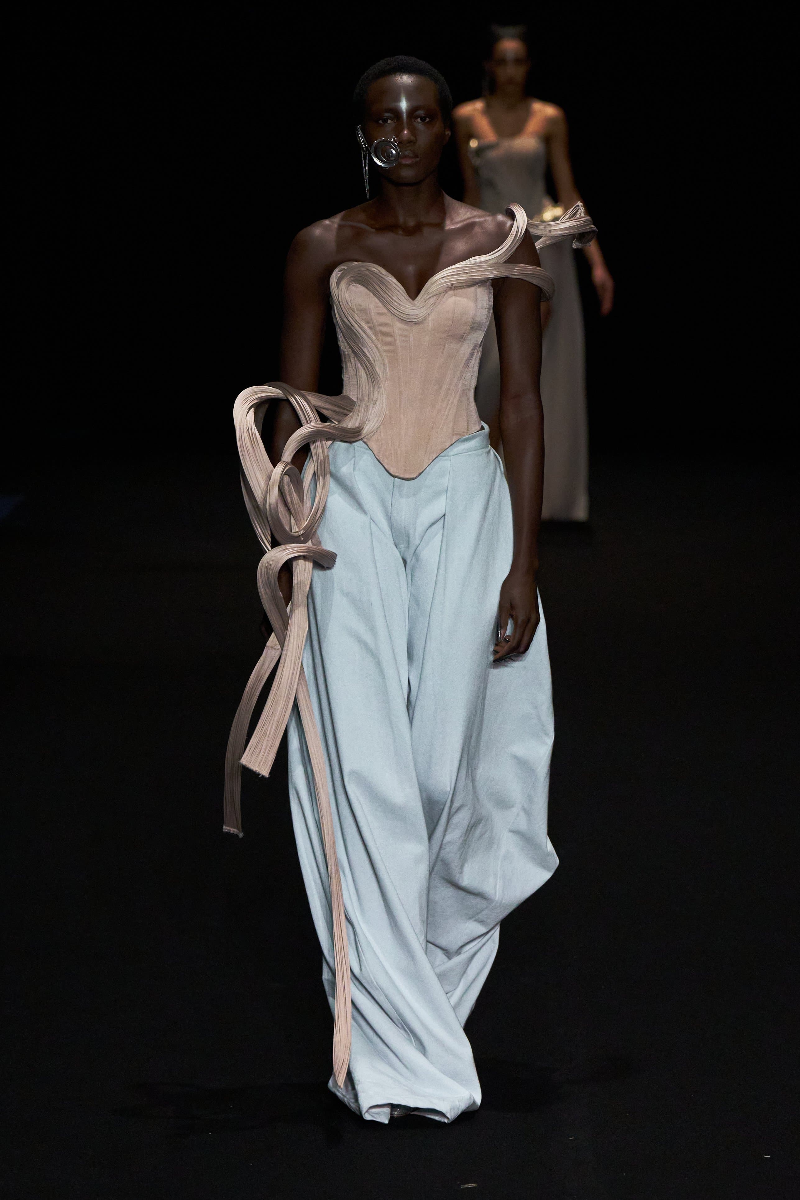 Париждегі жоғары сән апталығының үшінші күніне шолу