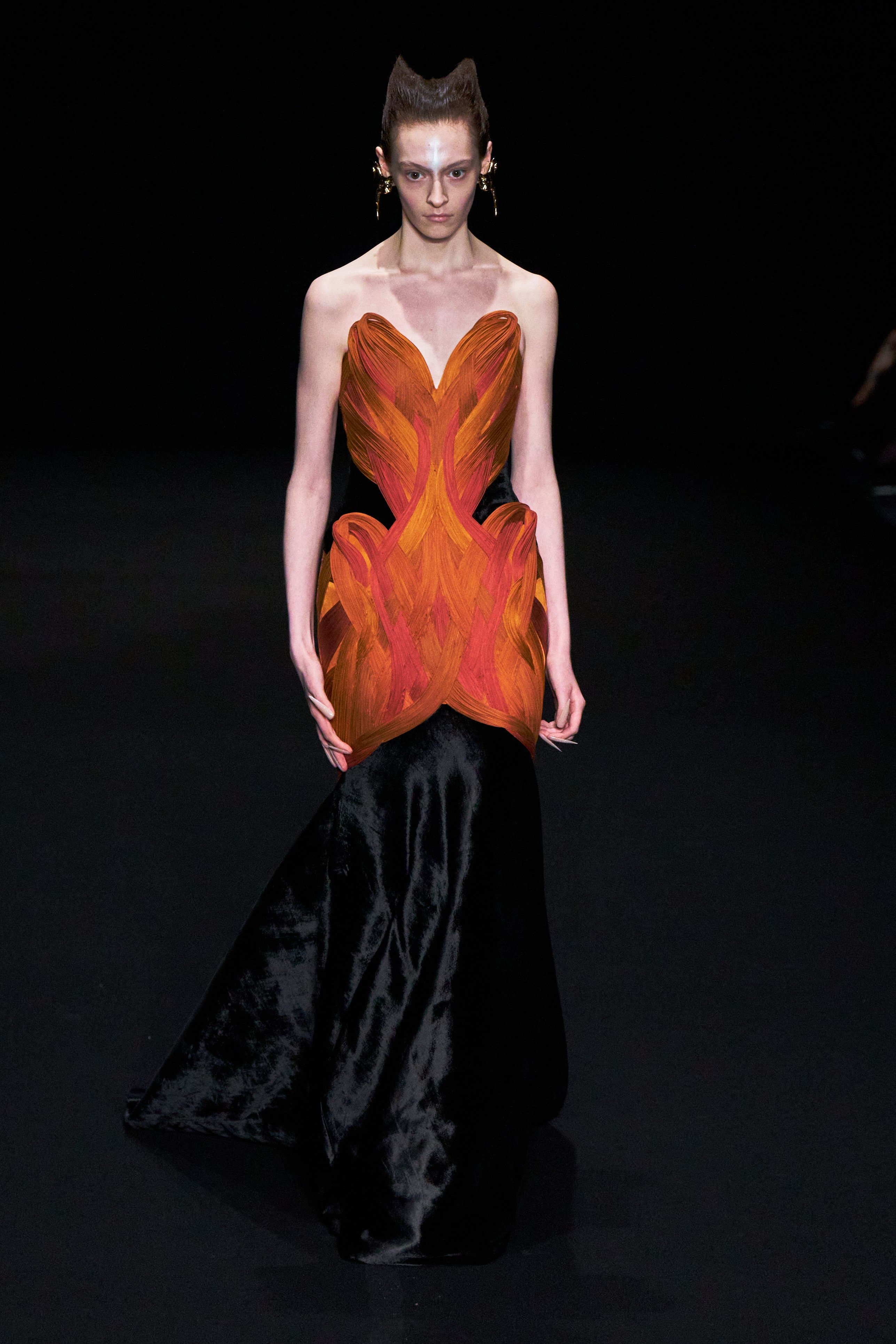 Париждегі жоғары сән апталығының үшінші күніне шолу