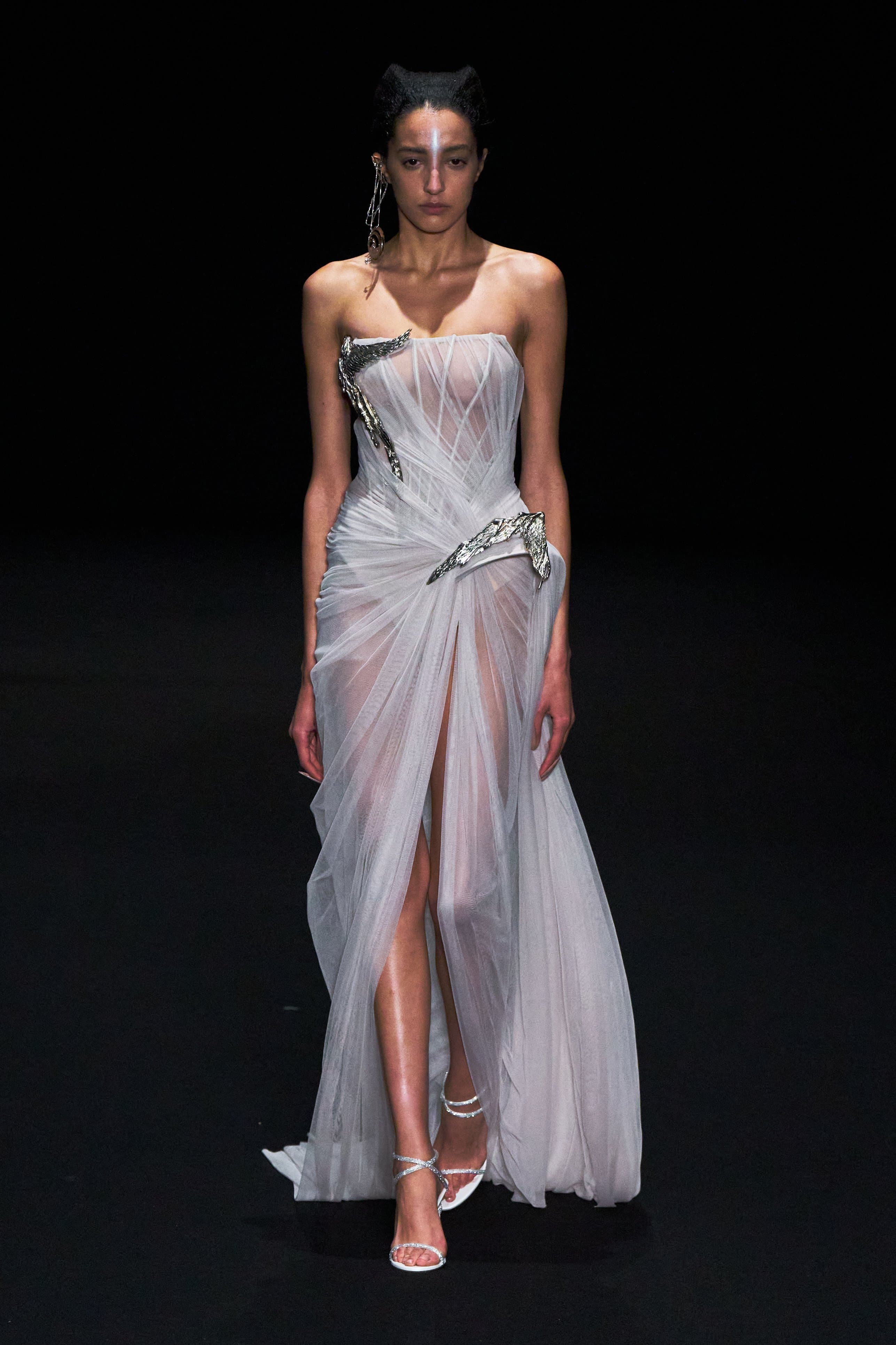 Париждегі жоғары сән апталығының үшінші күніне шолу