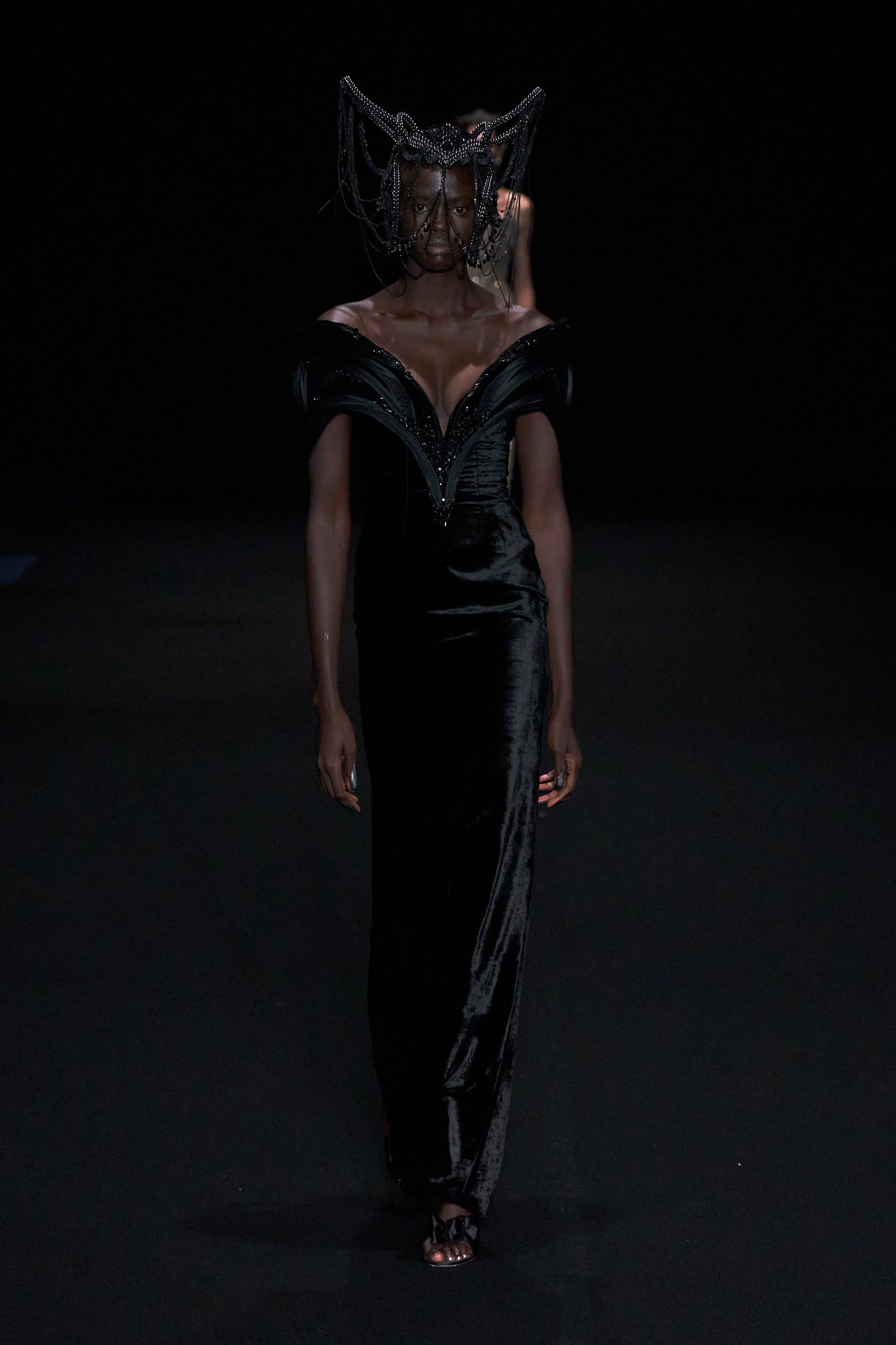 Париждегі жоғары сән апталығының үшінші күніне шолу