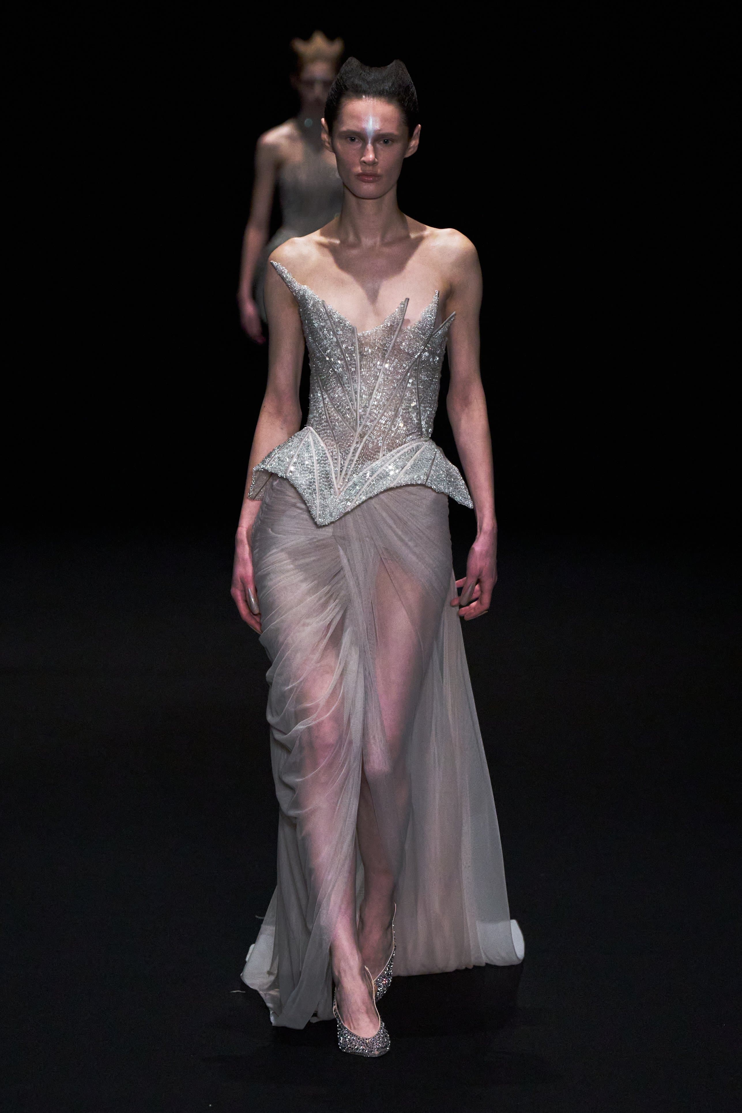 Париждегі жоғары сән апталығының үшінші күніне шолу