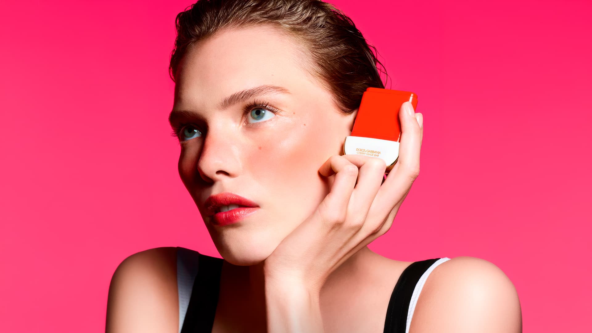Румяна-стик – Dolce & Gabbana Cherry Glaze Bar | Архив пресс-службы
